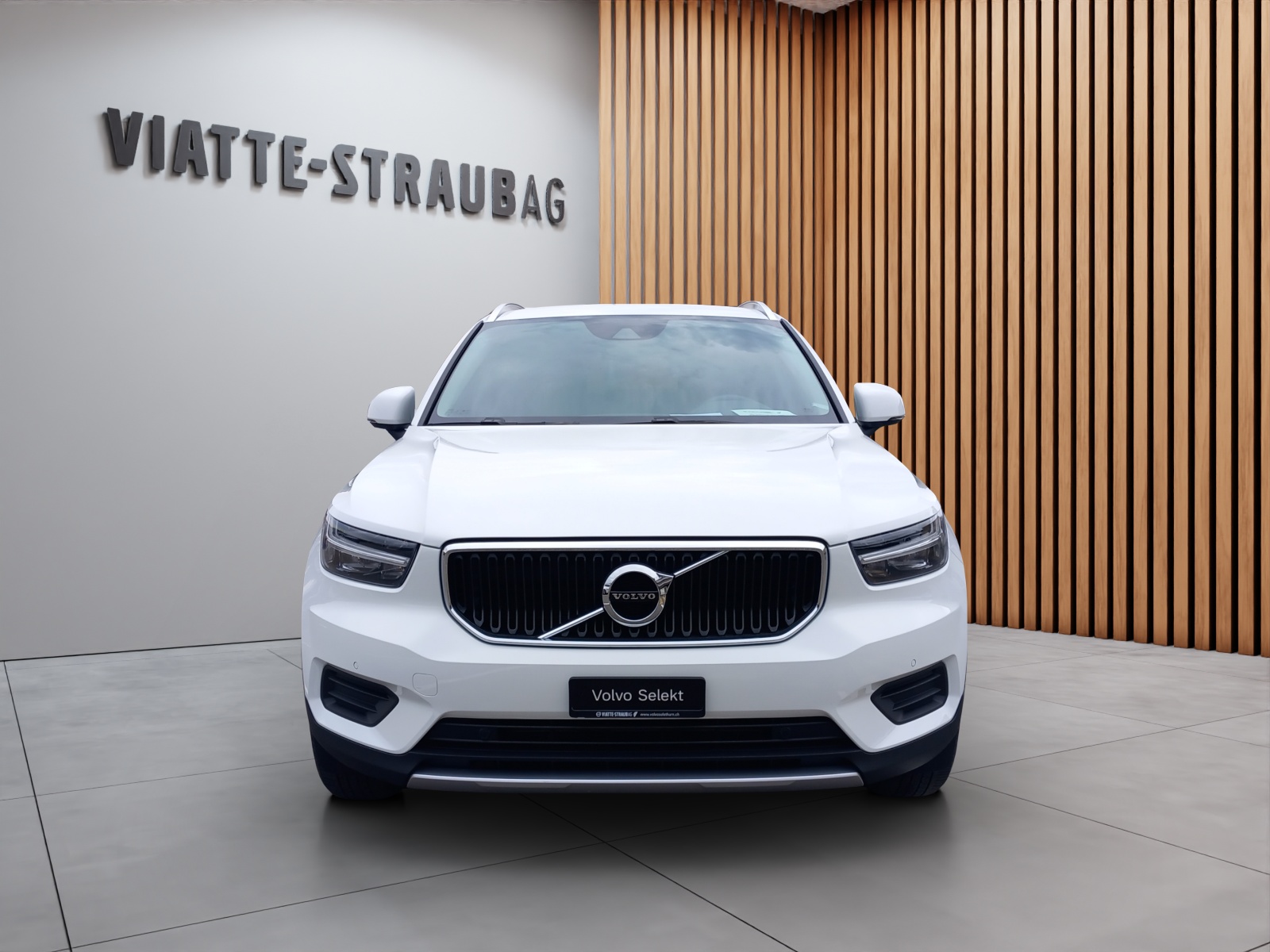 VOLVO XC40 2.0 D4 Momentum AWD-image-5
