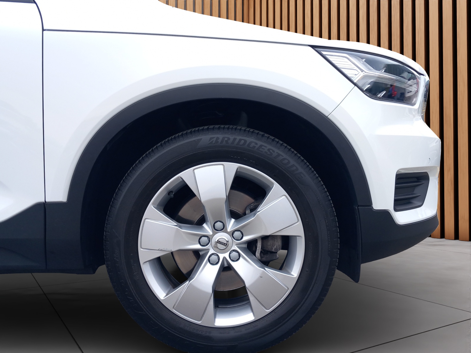 VOLVO XC40 2.0 D4 Momentum AWD-image-11