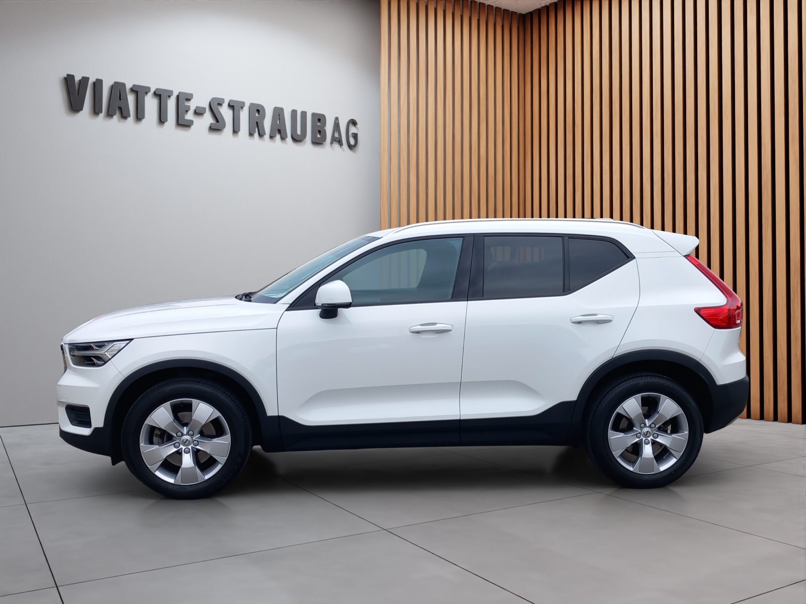 VOLVO XC40 2.0 D4 Momentum AWD-image-1