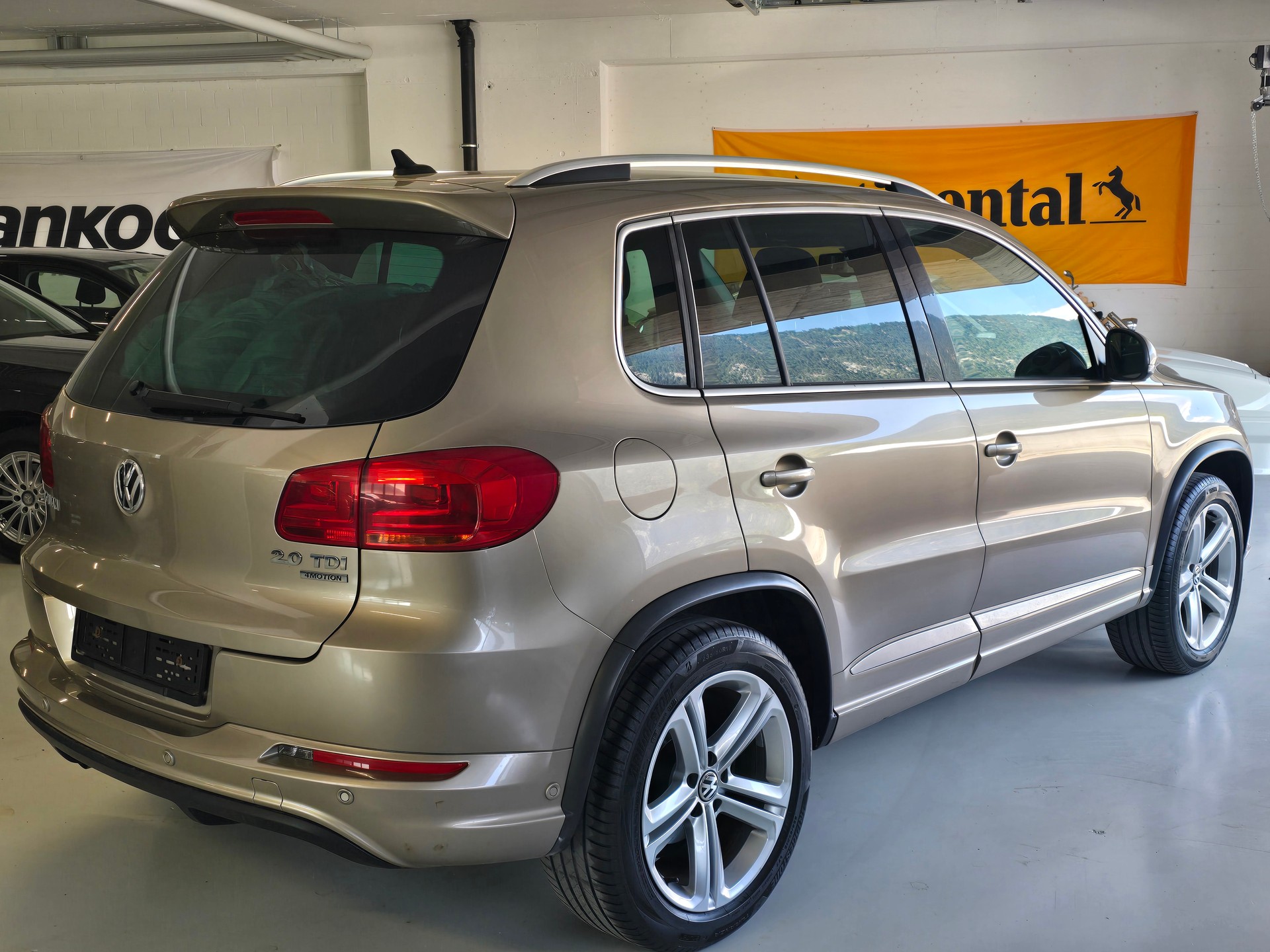VW Tiguan 2.0 TDI BMT R-Line Design 4Motion DSG-image-4