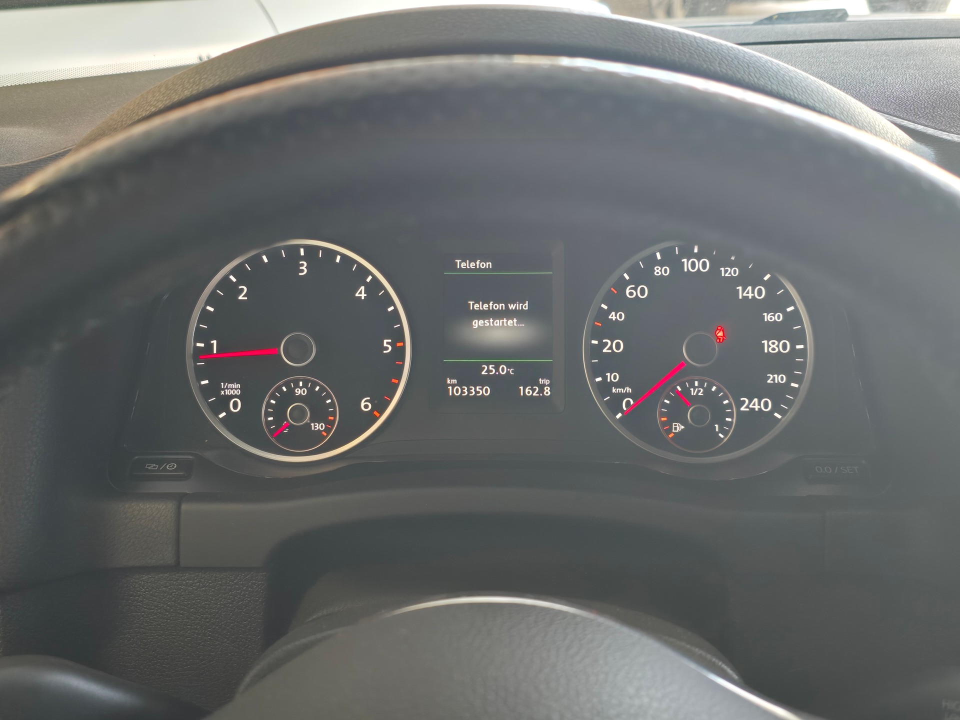 VW Tiguan 2.0 TDI BMT R-Line Design 4Motion DSG-image-9