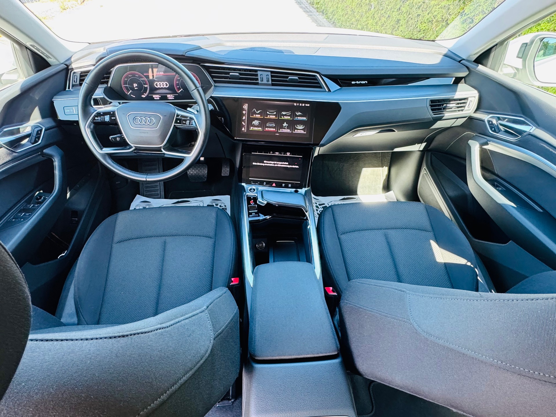 AUDI e-tron 50 S Line quattro-image-8