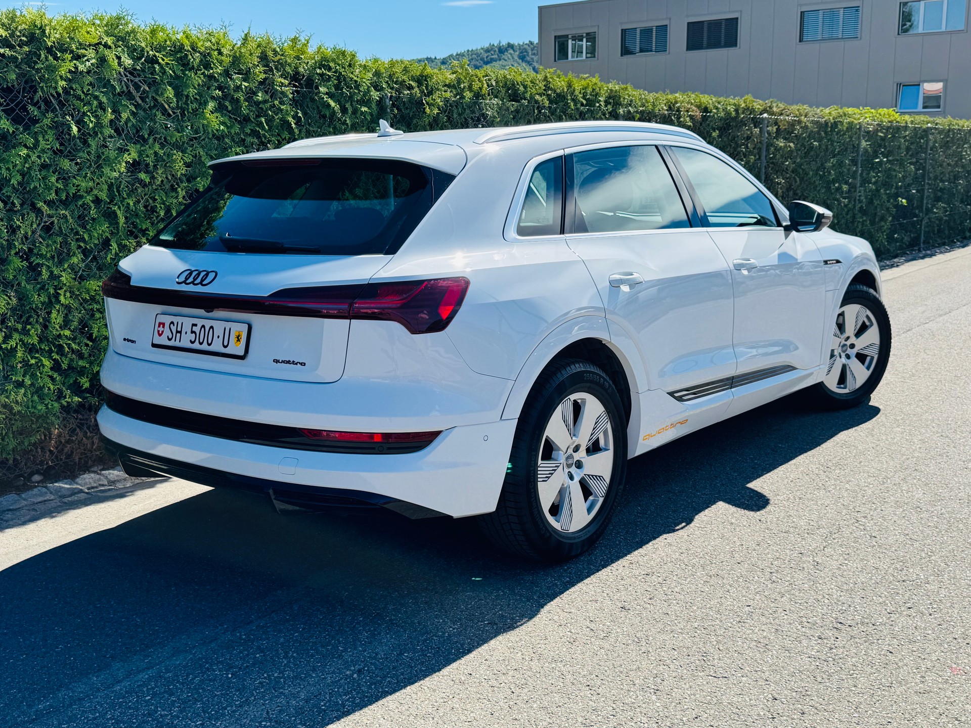 AUDI e-tron 50 S Line quattro-image-3
