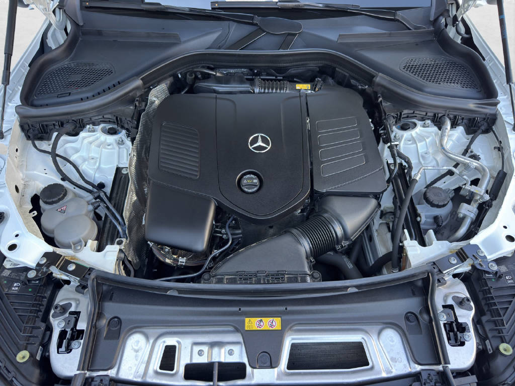 MERCEDES-BENZ GLC 200 AMG Line 4Matic Coupé-image-9