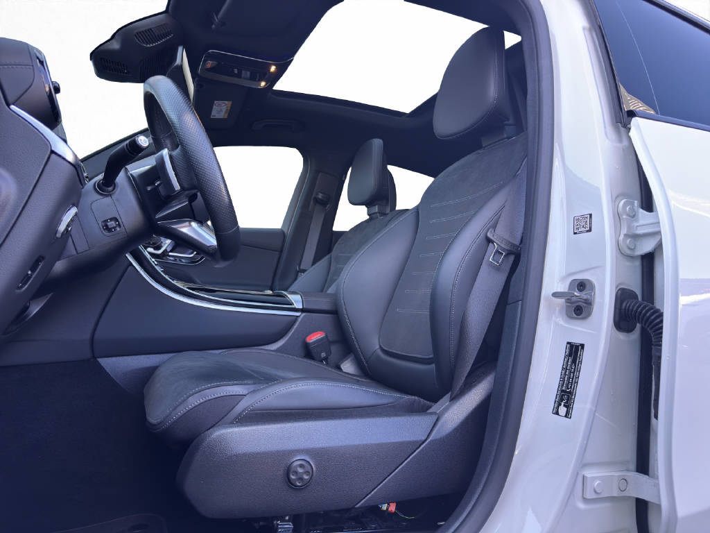 MERCEDES-BENZ GLC 200 AMG Line 4Matic Coupé-image-10