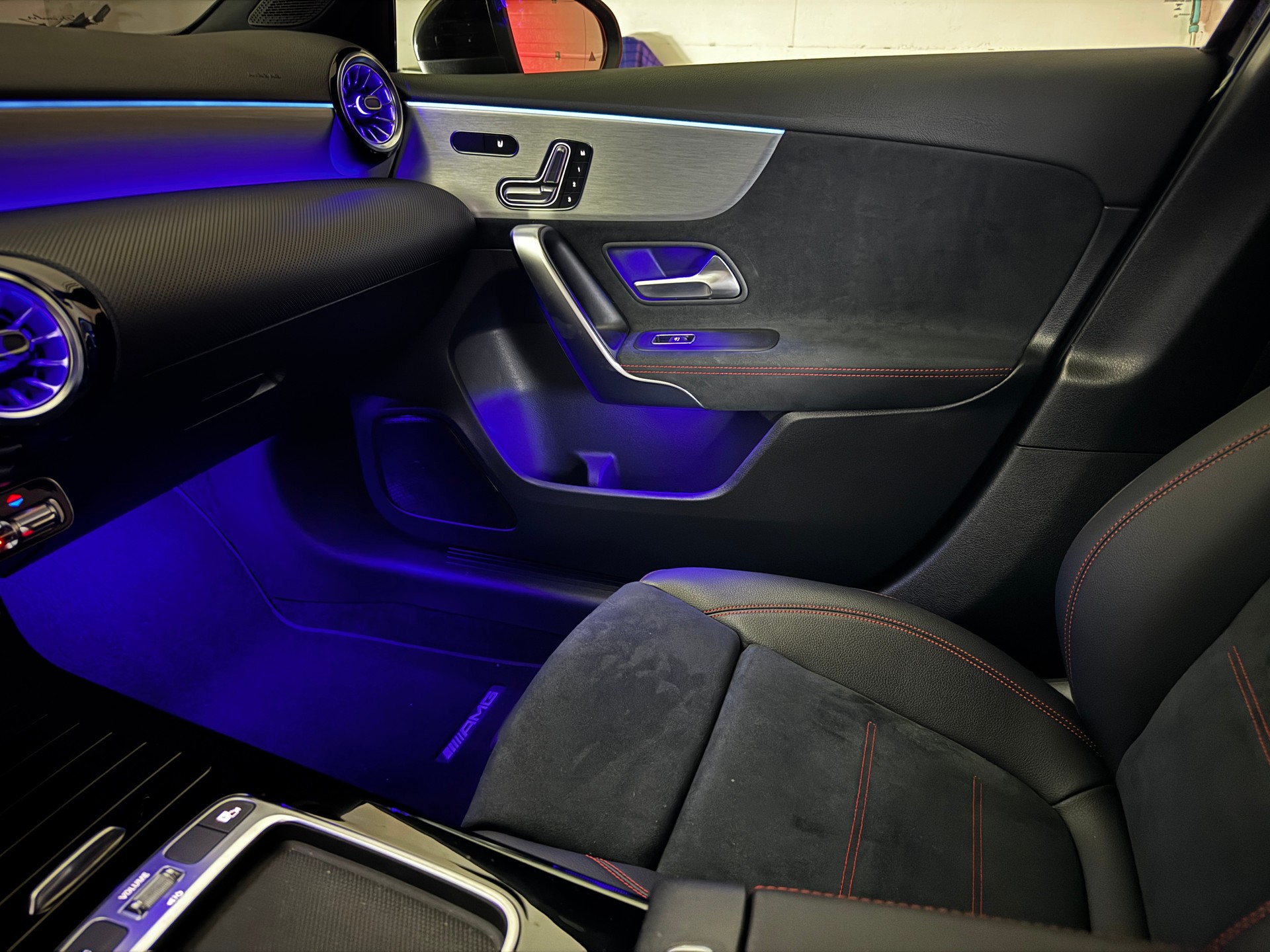 MERCEDES-BENZ A 250 AMG Line 4m-image-5