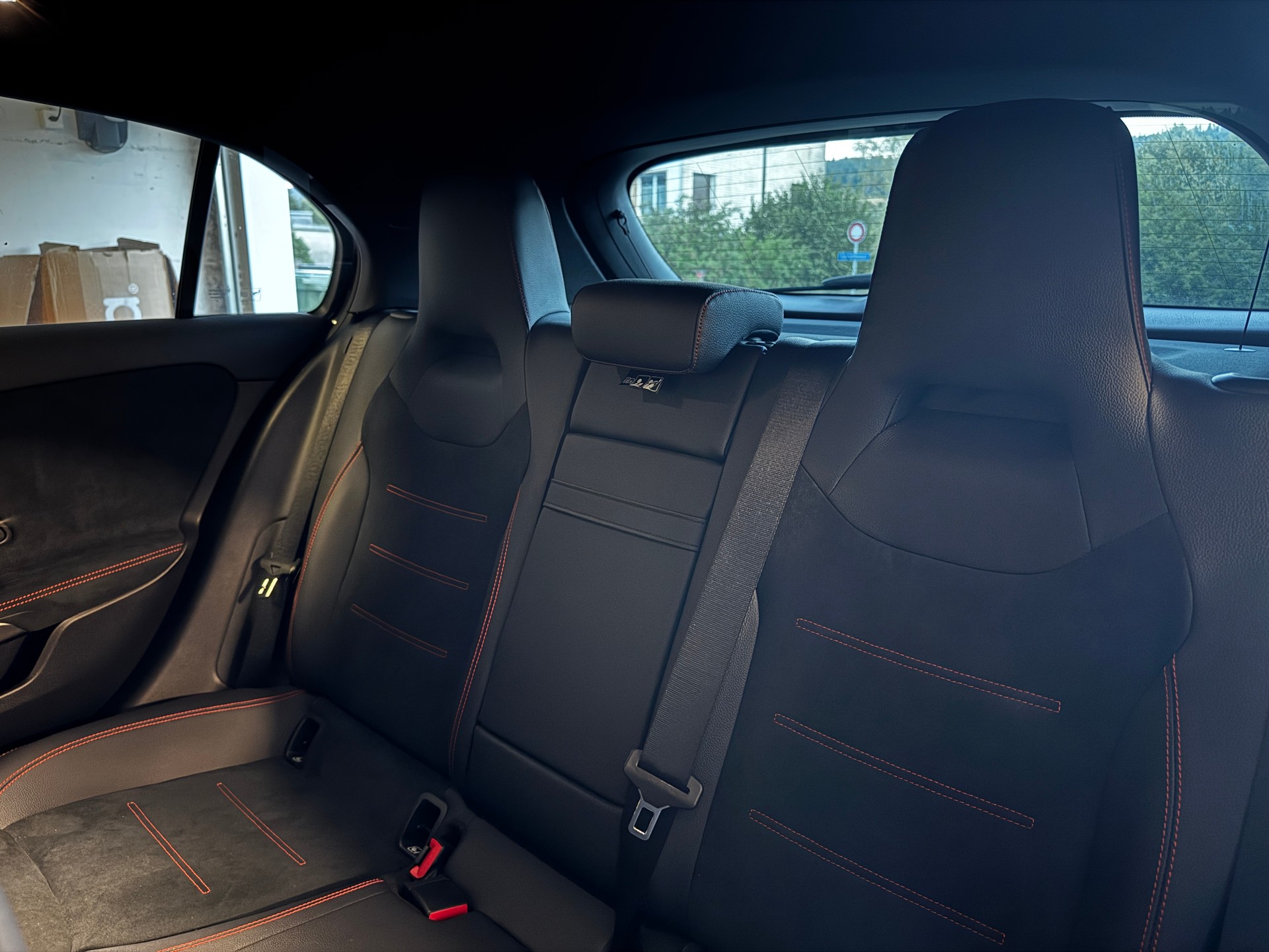 MERCEDES-BENZ A 250 AMG Line 4m-image-4