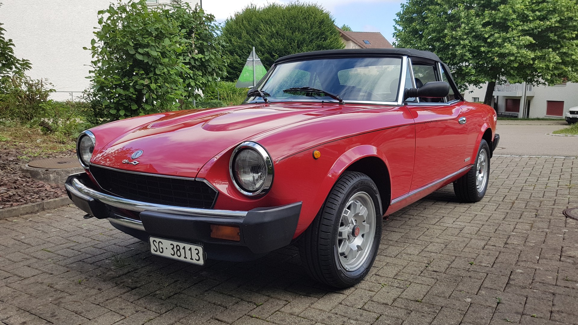 FIAT Pininfarina 124 DS Spidereuropa Veteranenfahrzeug-image-1