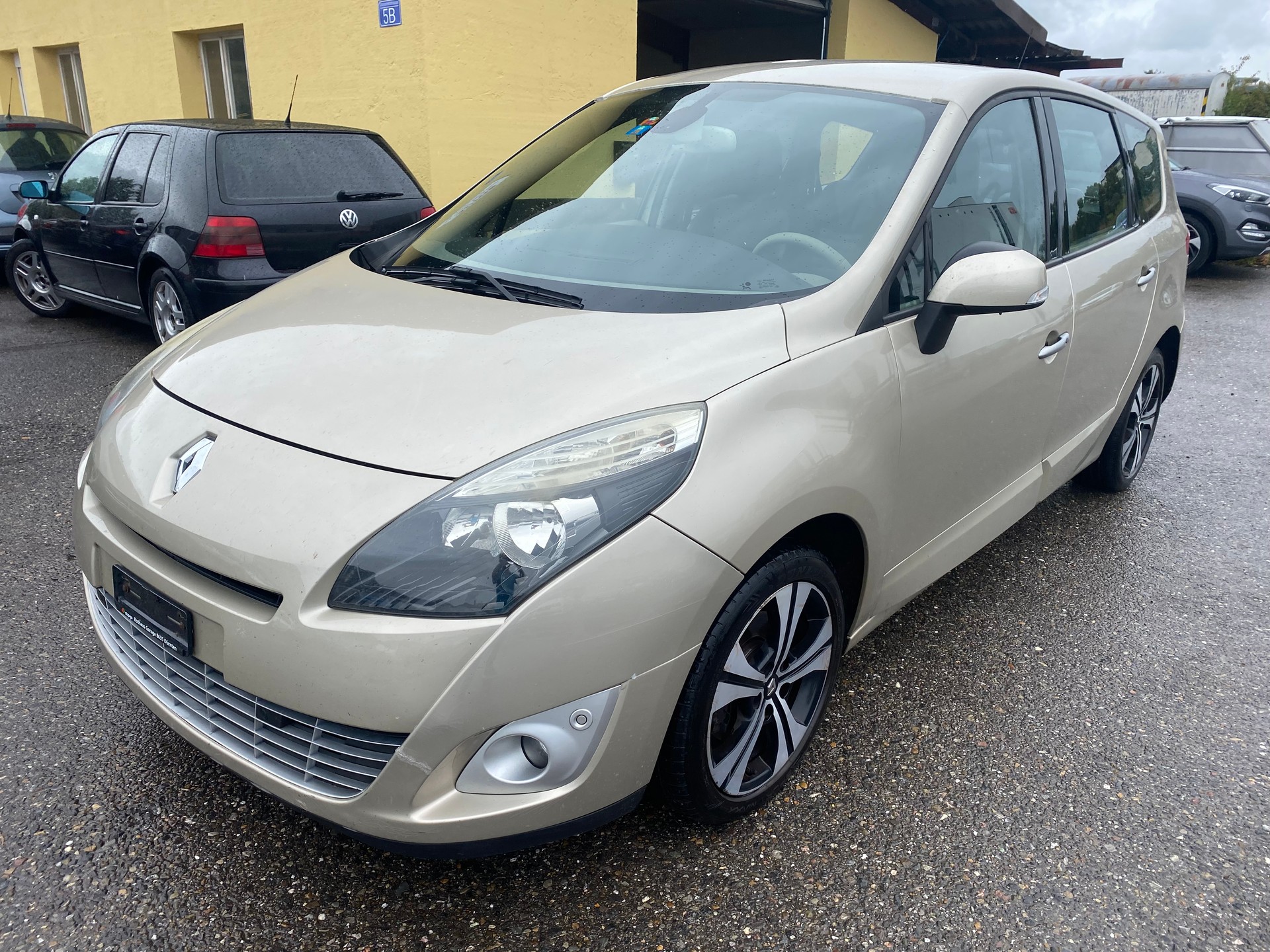 RENAULT Grand Scénic 2.0 16V Dynamique X-Tronic CVT-image-1