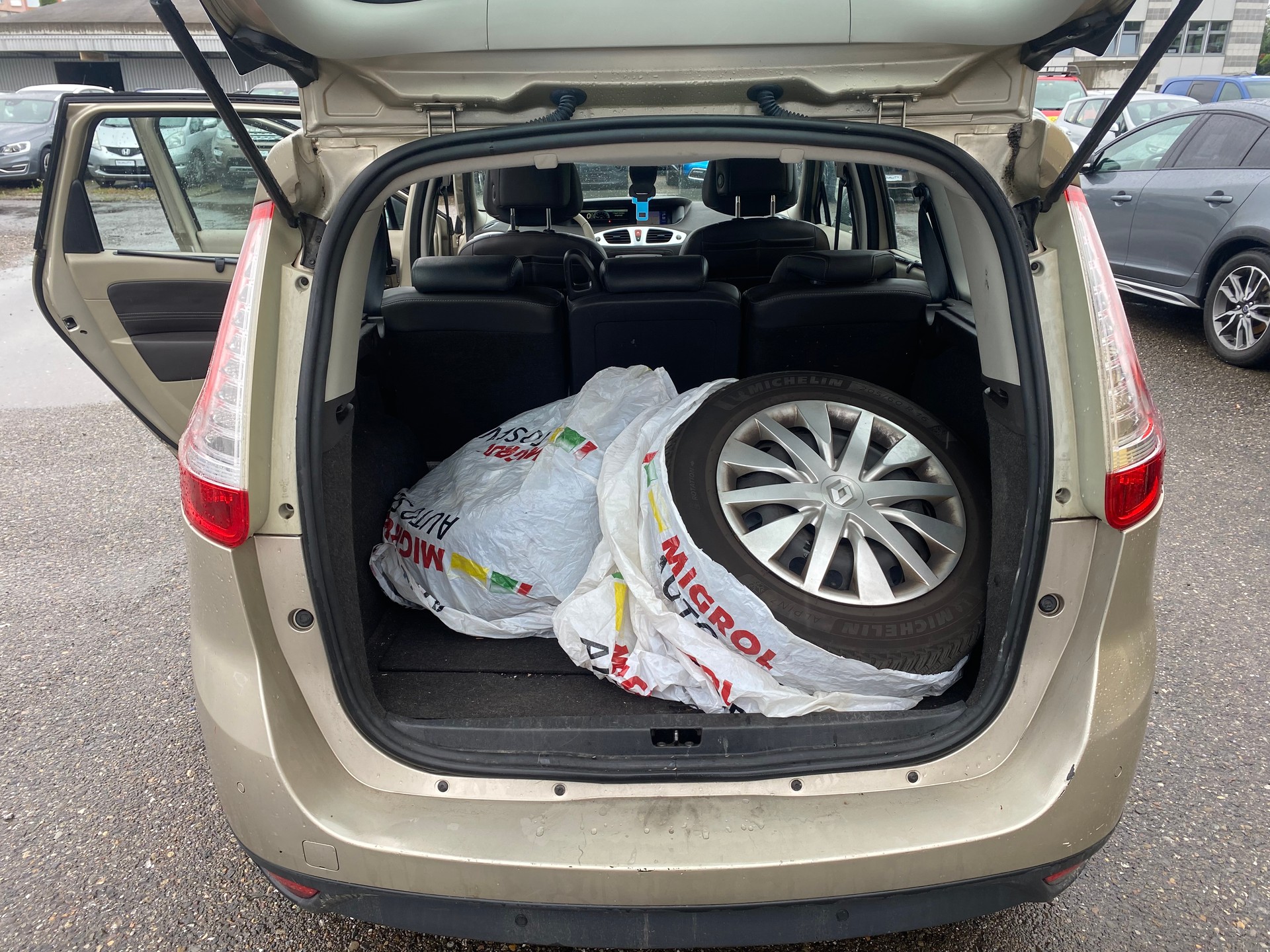 RENAULT Grand Scénic 2.0 16V Dynamique X-Tronic CVT-image-9