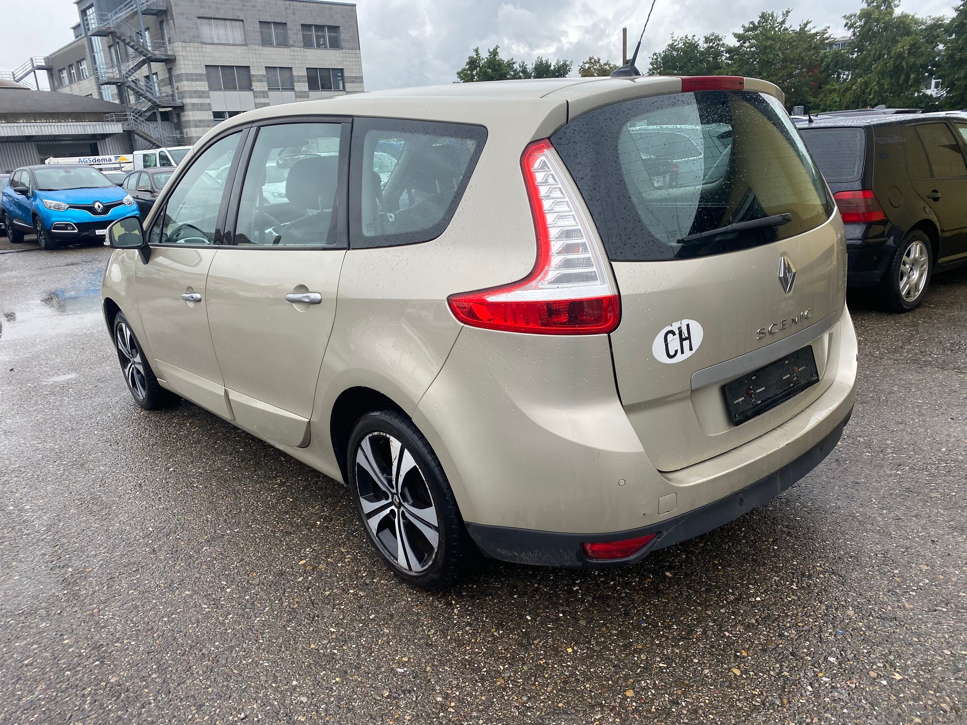 RENAULT Grand Scénic 2.0 16V Dynamique X-Tronic CVT-image-3