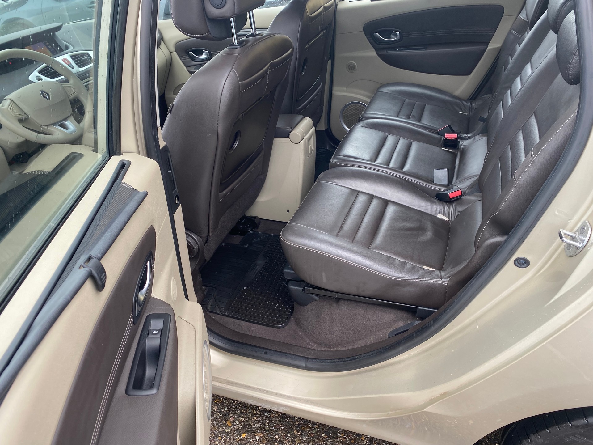 RENAULT Grand Scénic 2.0 16V Dynamique X-Tronic CVT-image-8