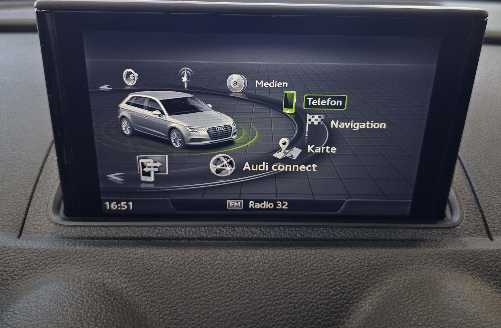AUDI S3 Sportback 2.0 TFSI quattro S-Tronic-image-17