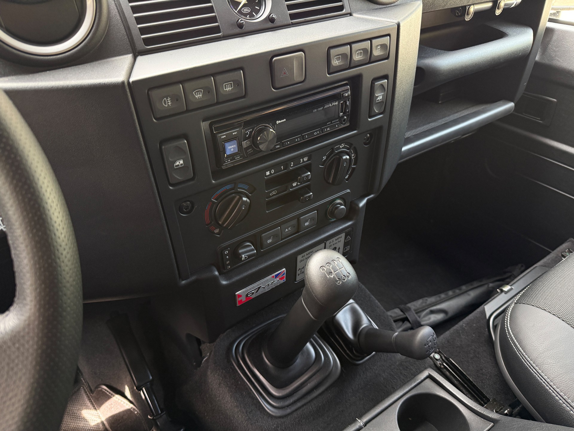LAND ROVER Defender 110 2.2 TD4 Station Wagon-image-8