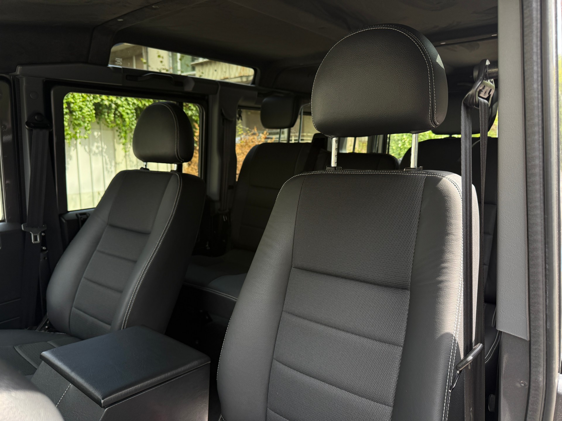 LAND ROVER Defender 110 2.2 TD4 Station Wagon-image-6