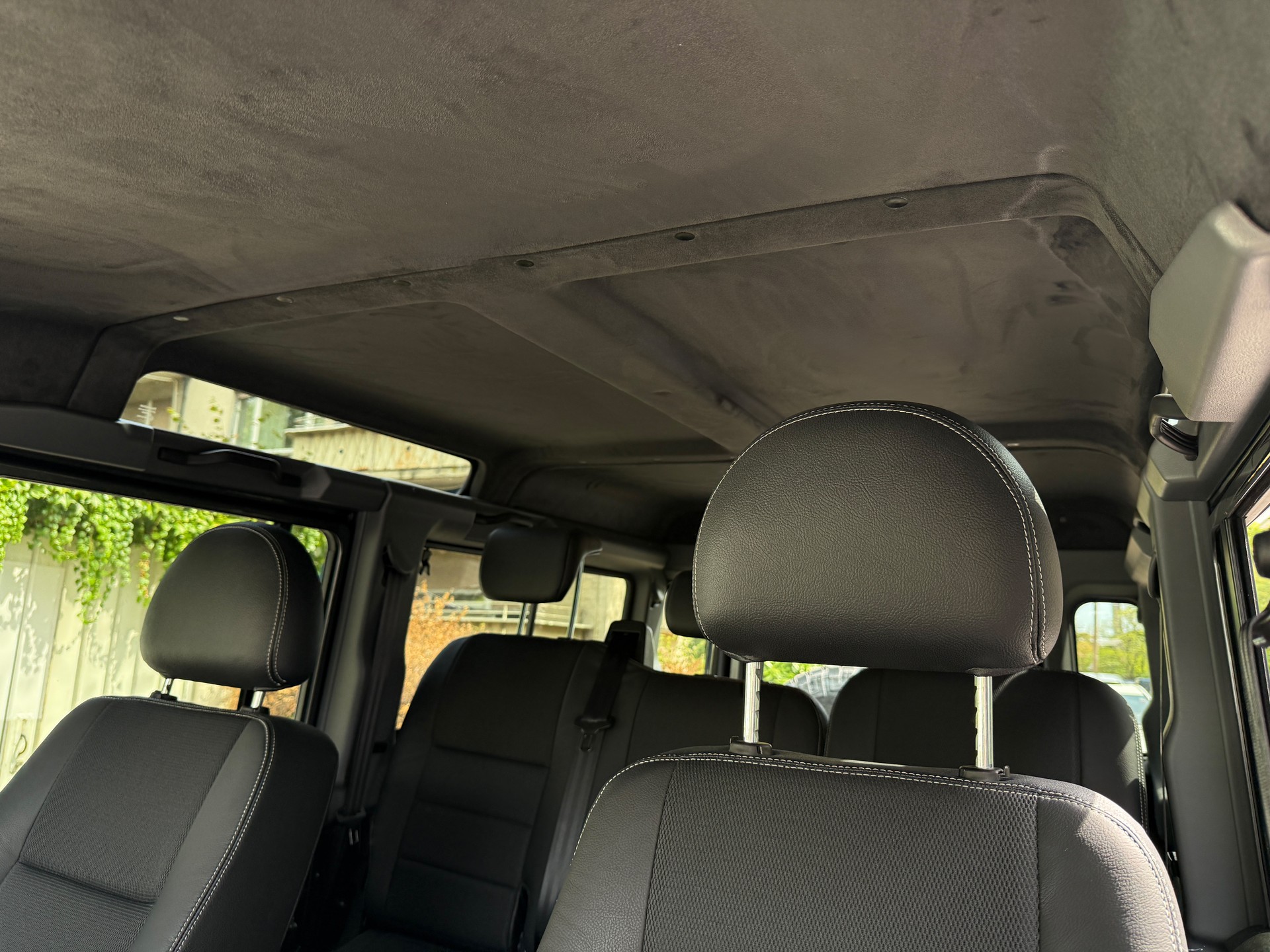 LAND ROVER Defender 110 2.2 TD4 Station Wagon-image-13