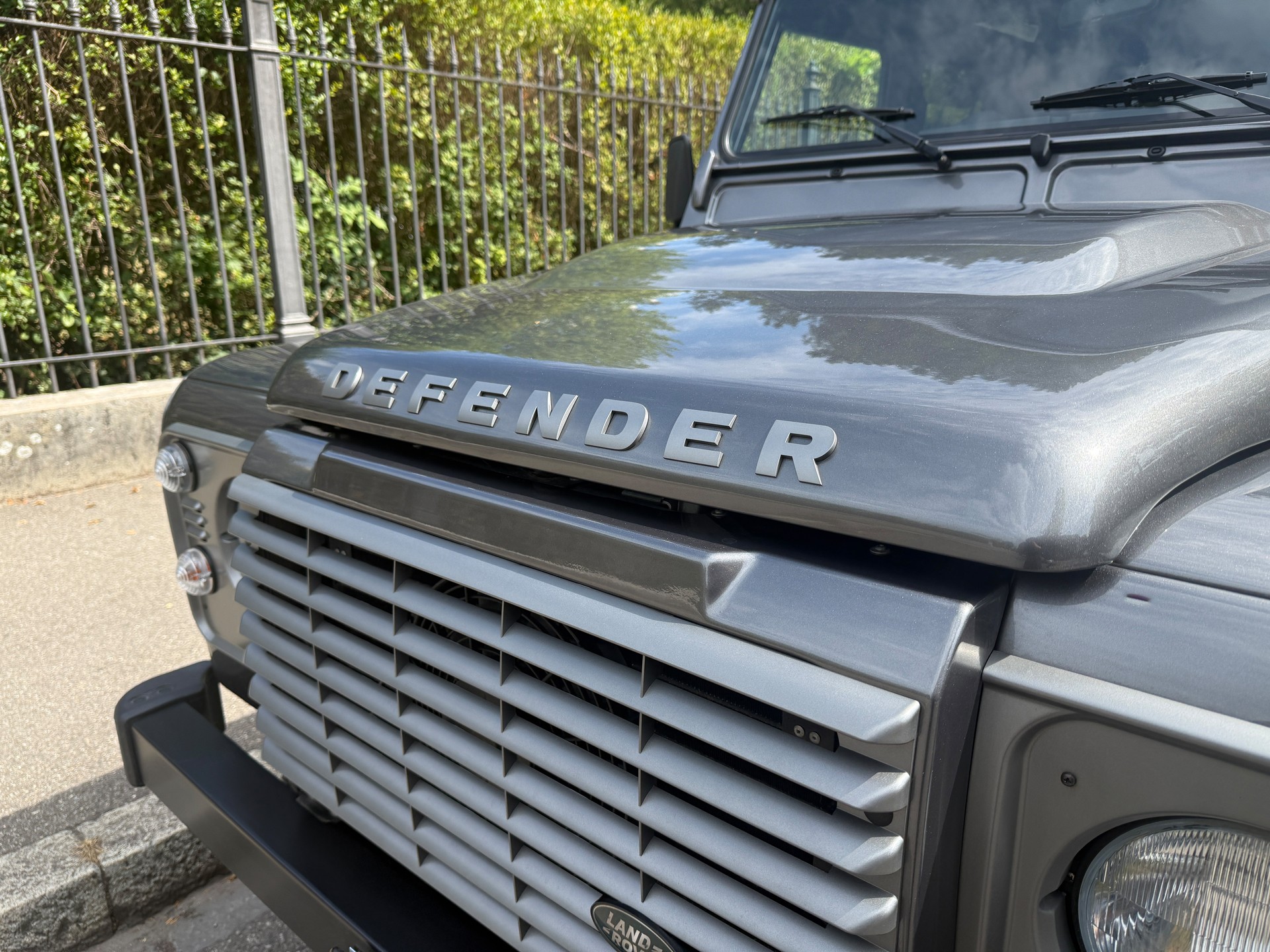 LAND ROVER Defender 110 2.2 TD4 Station Wagon-image-17