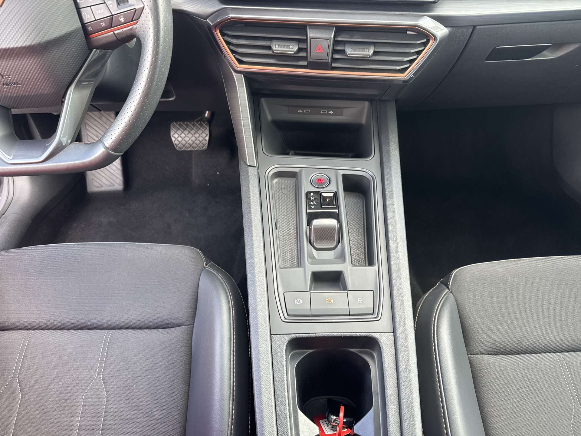 CUPRA LEON ST 1.5 eTSi DSG-Automat-image-11
