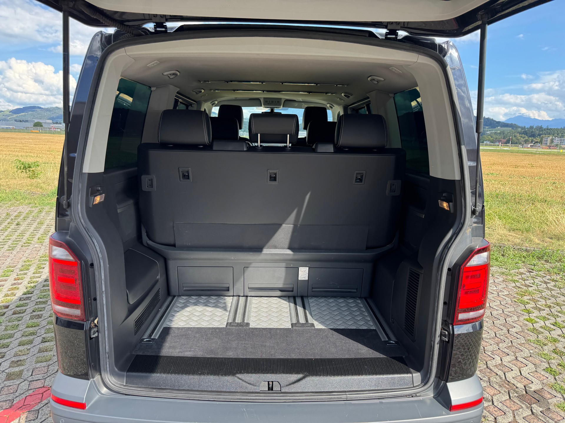 VW T6 Multivan 2.0 Bi-TDI Panamericana DSG-image-14