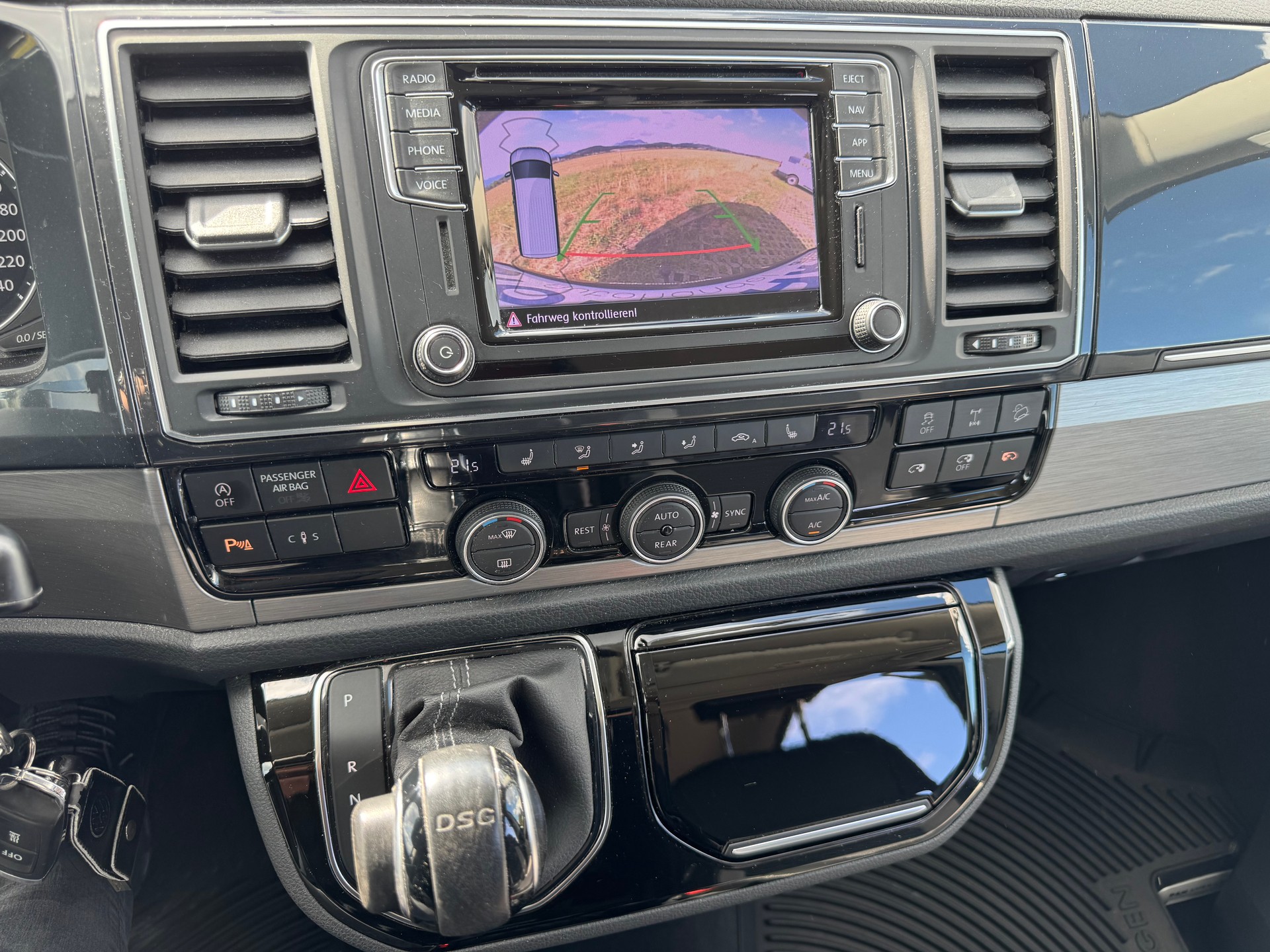 VW T6 Multivan 2.0 Bi-TDI Panamericana DSG-image-11