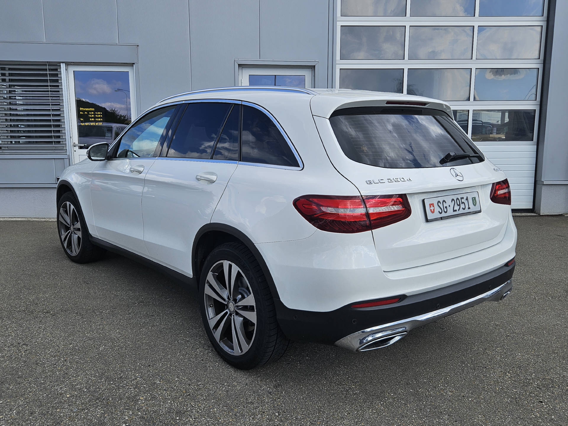 MERCEDES-BENZ GLC 250 d Exclusive 4m * Frisch ab MFK * Top Ausstattung *-image-6
