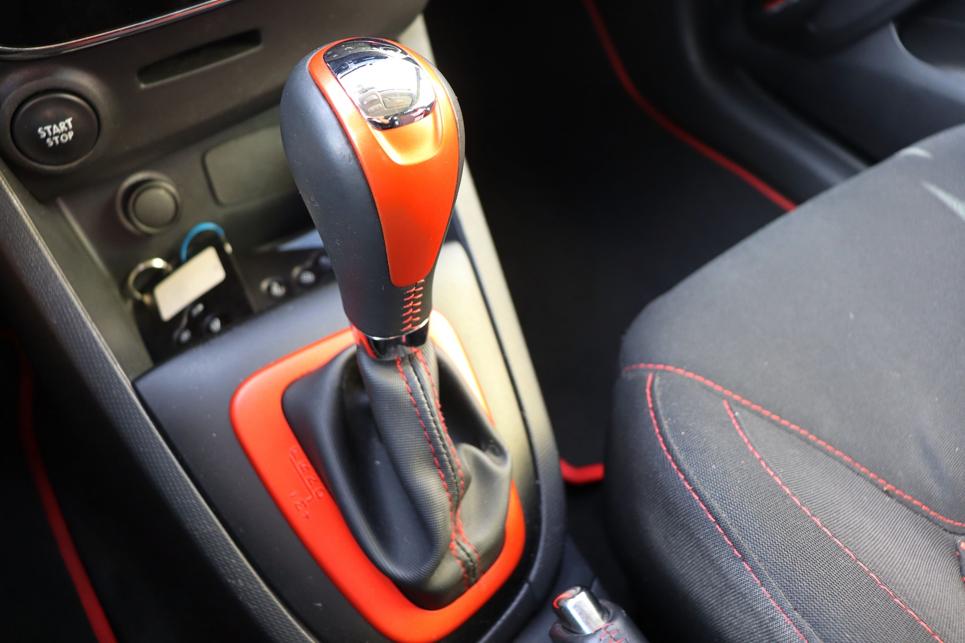 RENAULT Clio 1.6 T RS 200 EDC-image-21