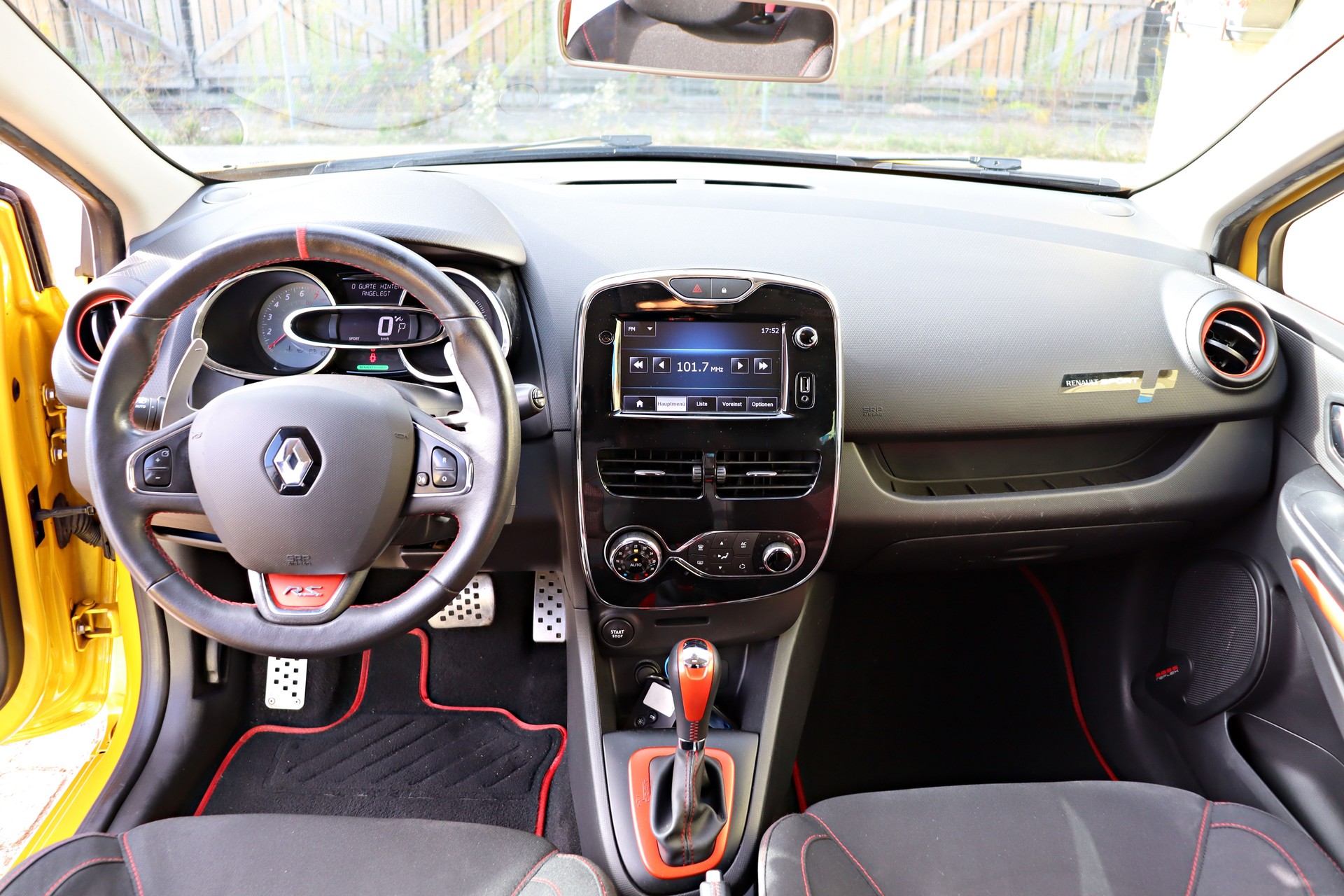 RENAULT Clio 1.6 T RS 200 EDC-image-8