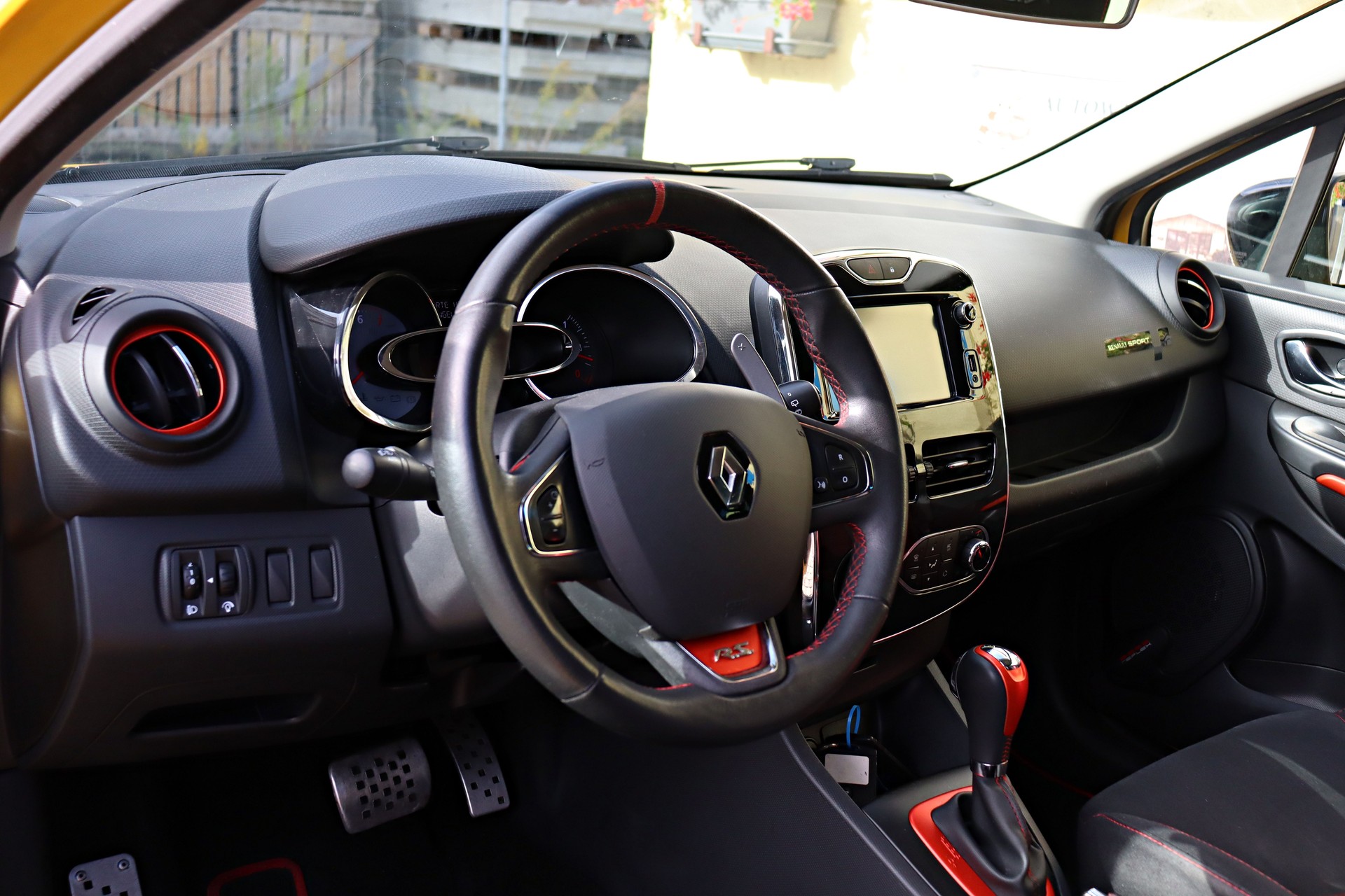 RENAULT Clio 1.6 T RS 200 EDC-image-6