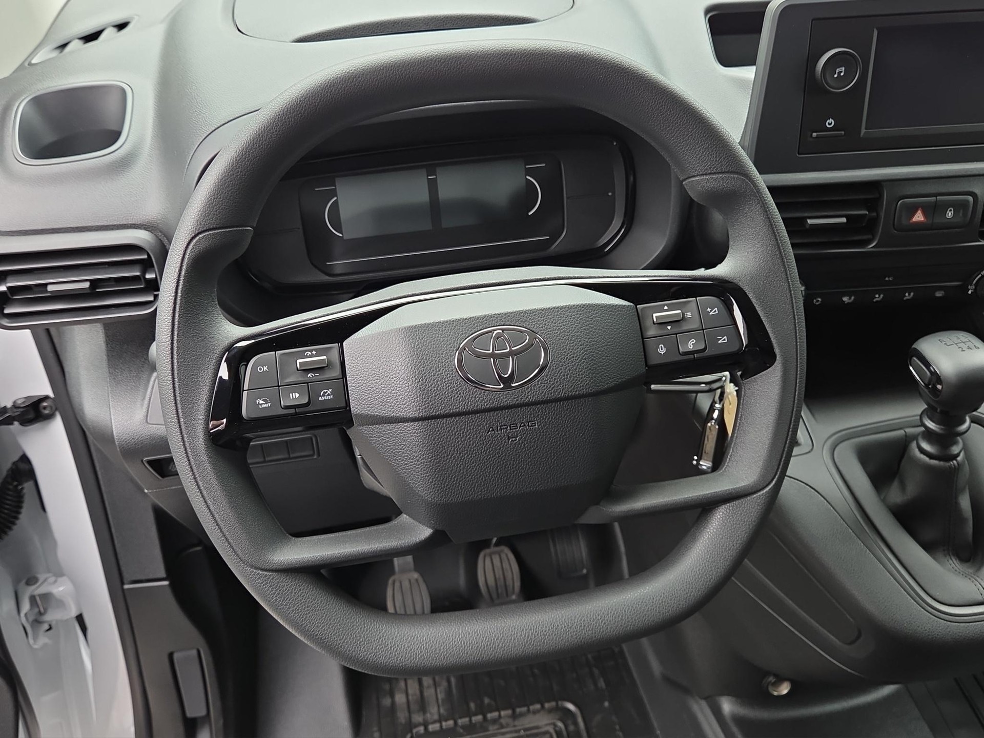 TOYOTA PROACE CITY Van L1 1.2 Active-image-9