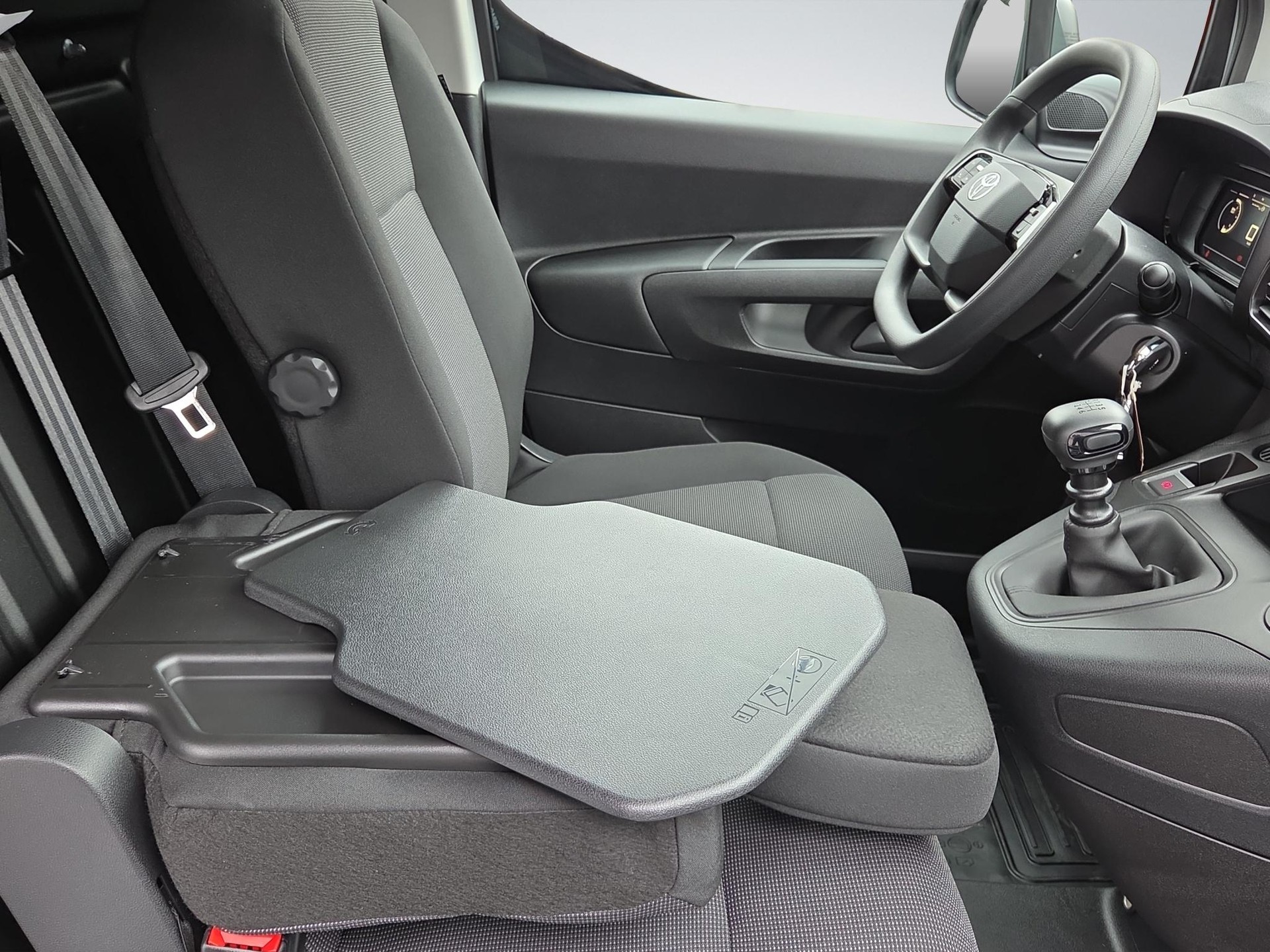 TOYOTA PROACE CITY Van L1 1.2 Active-image-13