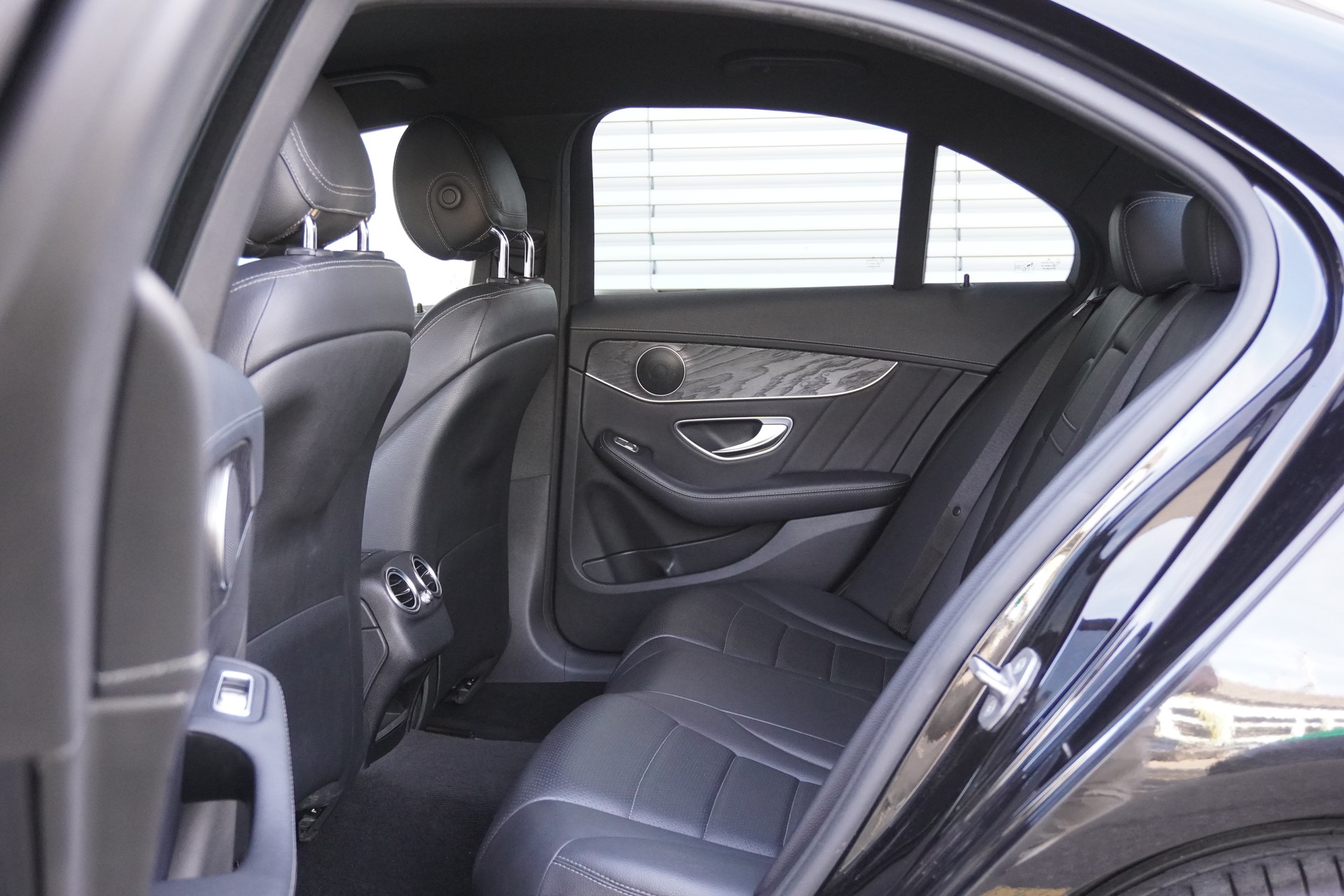 MERCEDES-BENZ C 250 BlueTEC AMG Line 4Matic 9G-Tronic-image-13