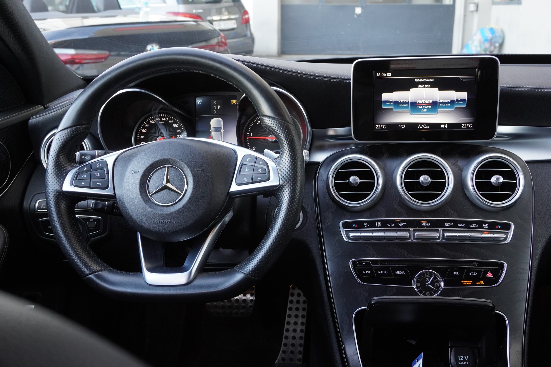 MERCEDES-BENZ C 250 BlueTEC AMG Line 4Matic 9G-Tronic-image-9