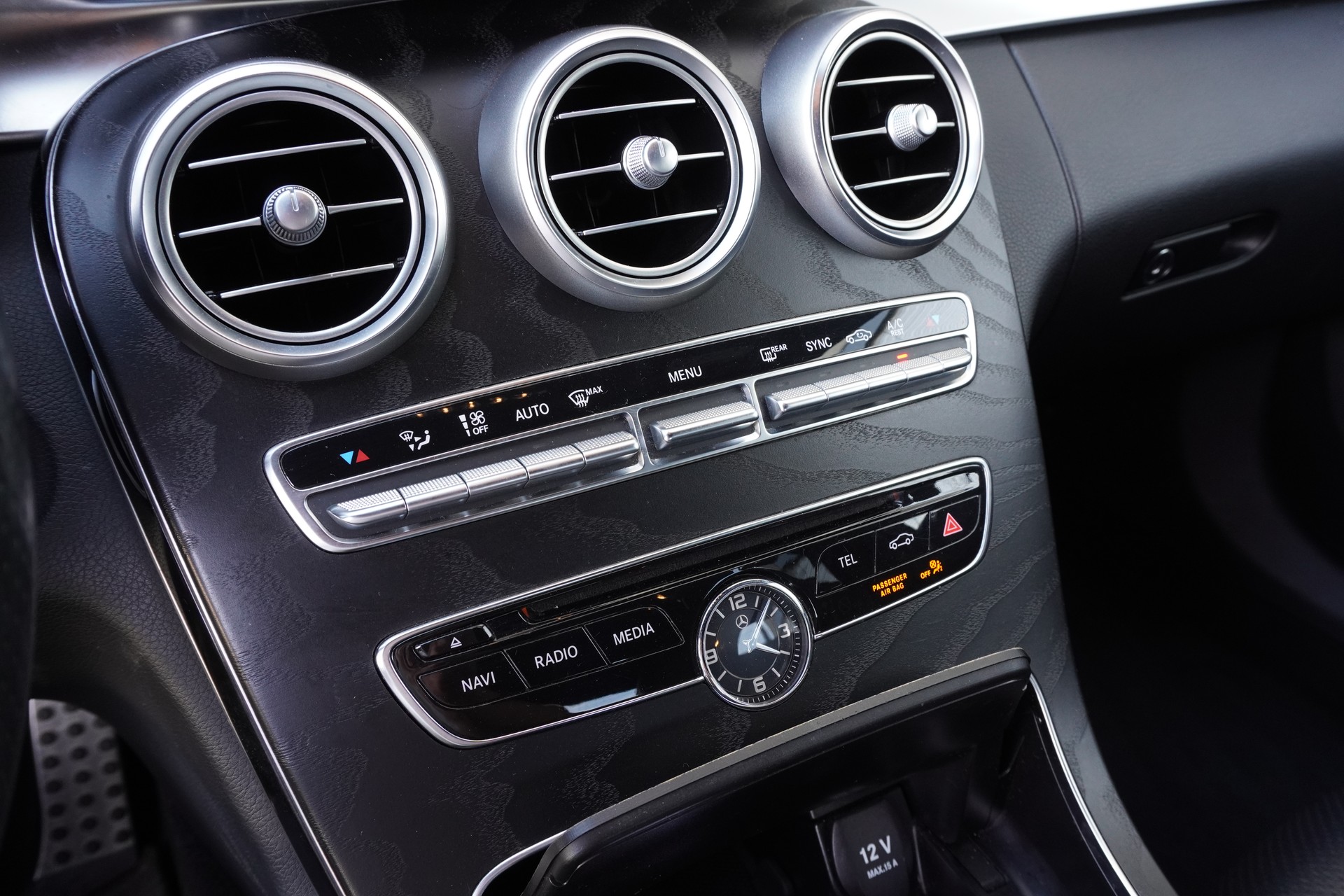 MERCEDES-BENZ C 250 BlueTEC AMG Line 4Matic 9G-Tronic-image-11