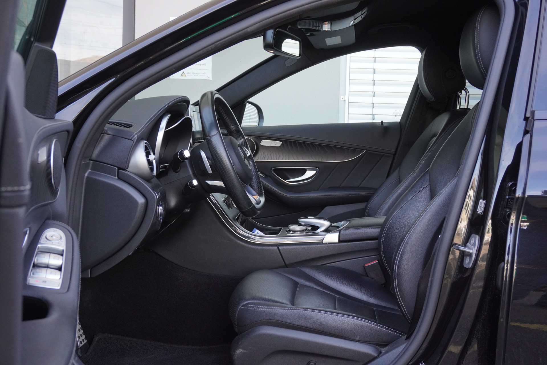 MERCEDES-BENZ C 250 BlueTEC AMG Line 4Matic 9G-Tronic-image-8