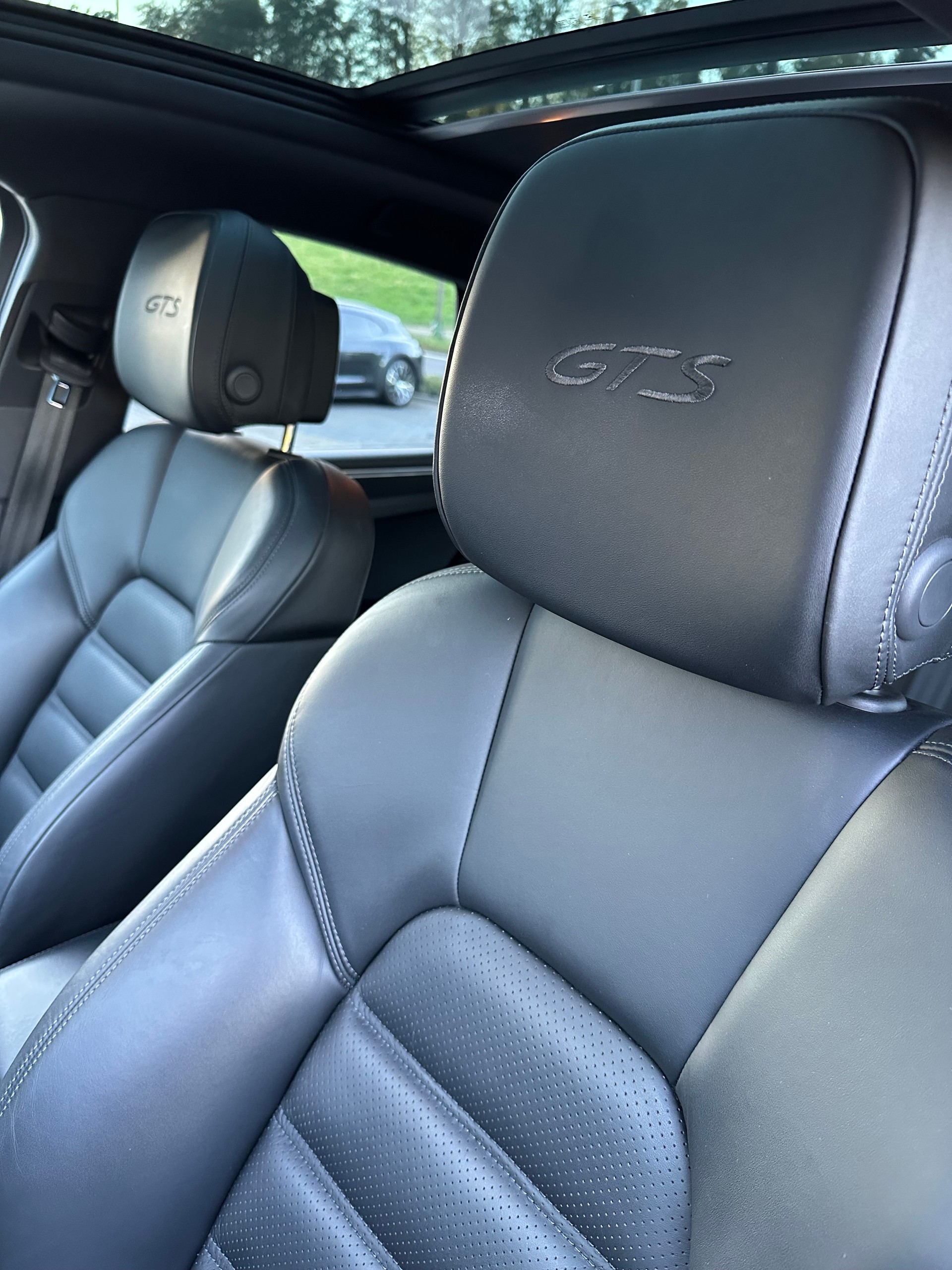 PORSCHE Macan GTS PDK-image-4