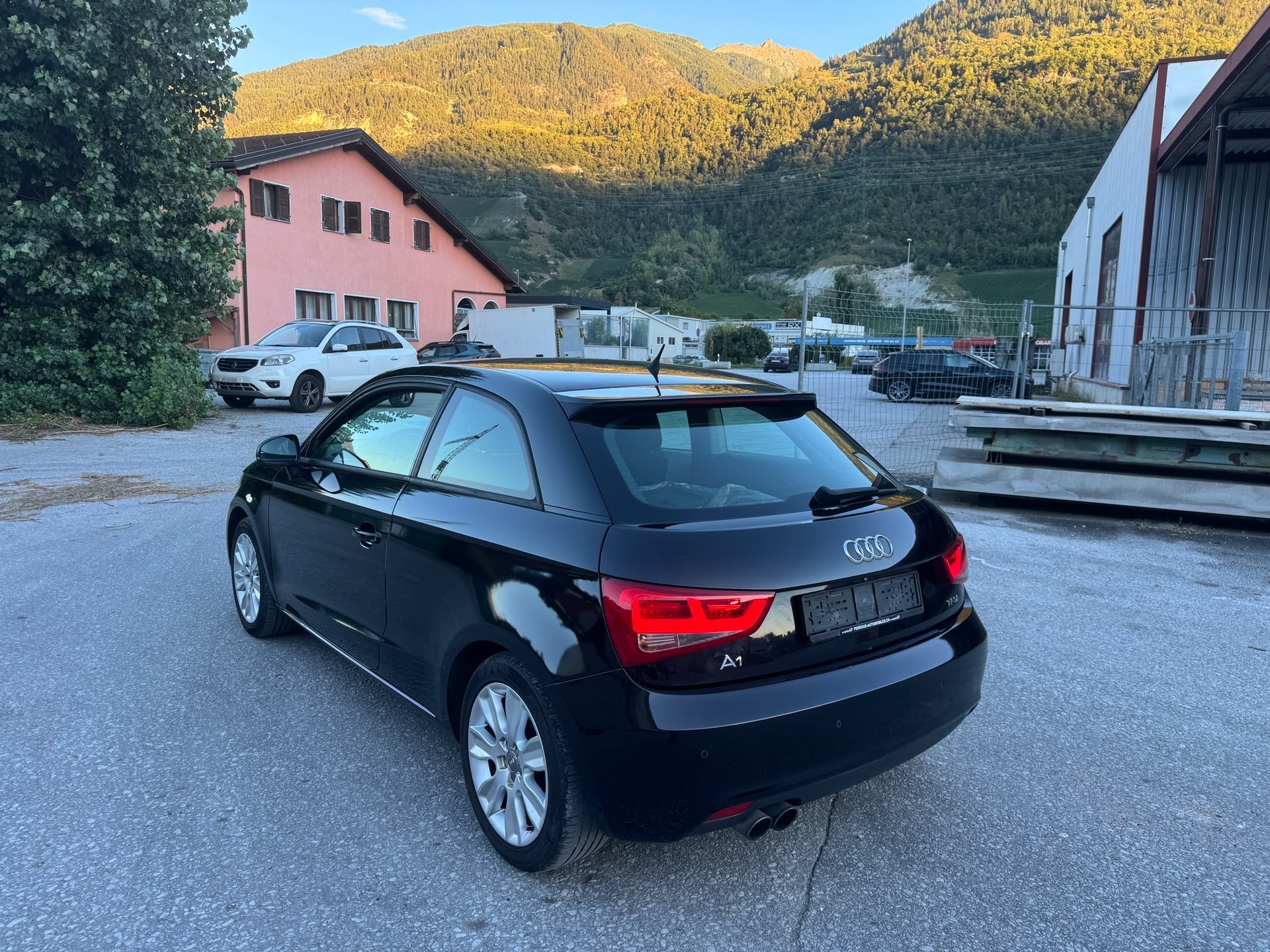 AUDI A1 1.4 TFSI Attraction S-tronic-image-3