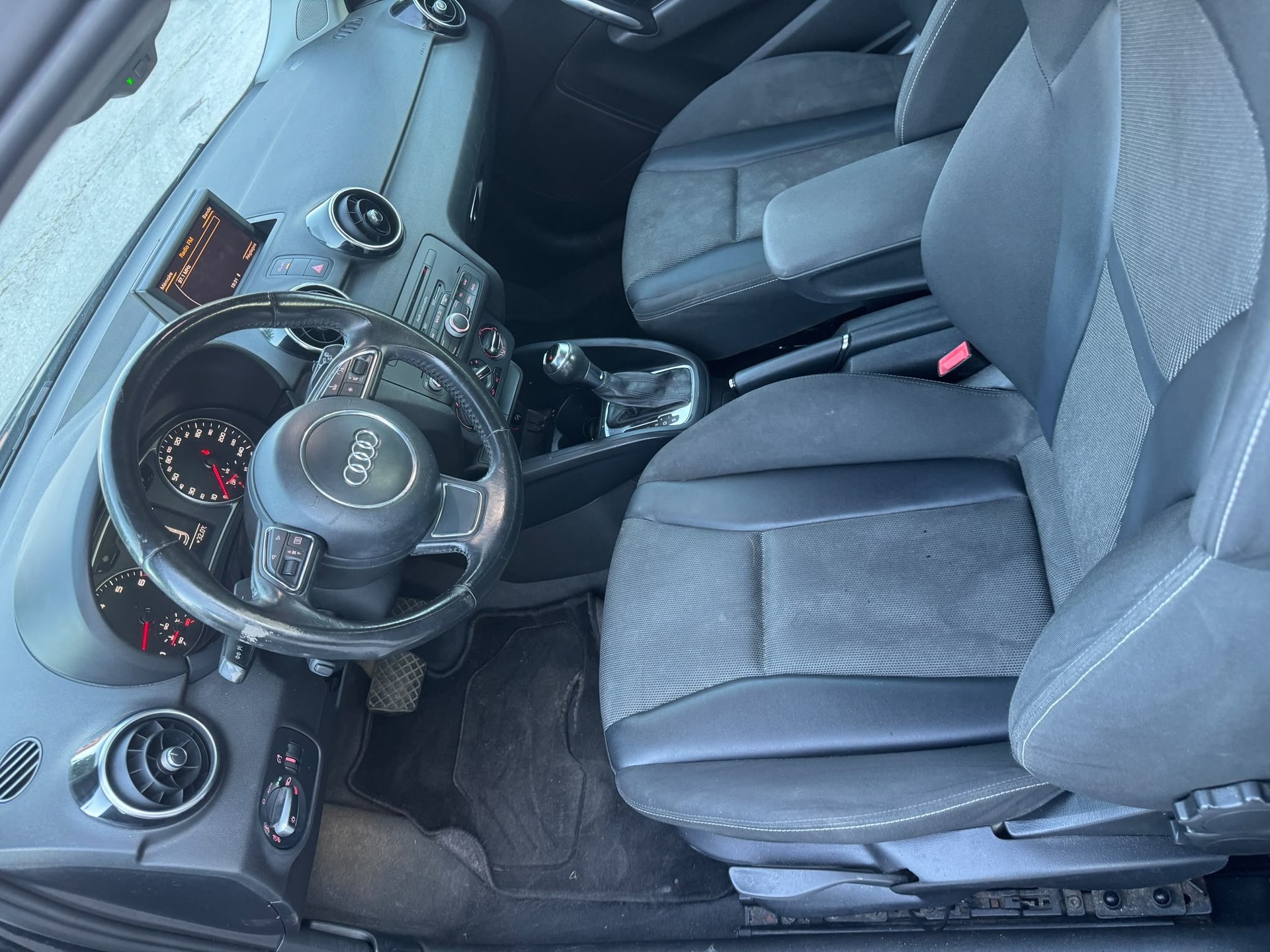 AUDI A1 1.4 TFSI Attraction S-tronic-image-7
