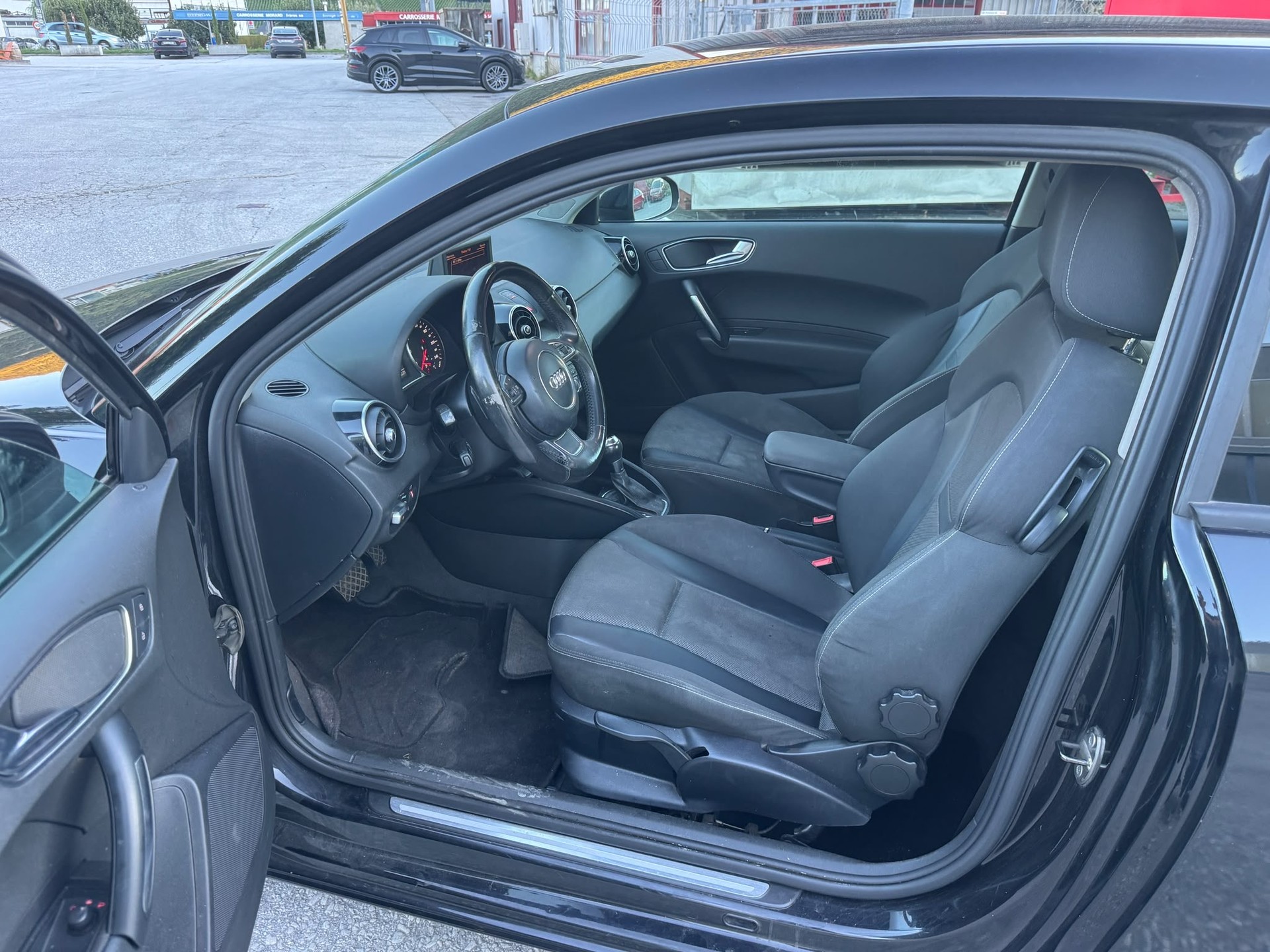 AUDI A1 1.4 TFSI Attraction S-tronic-image-6