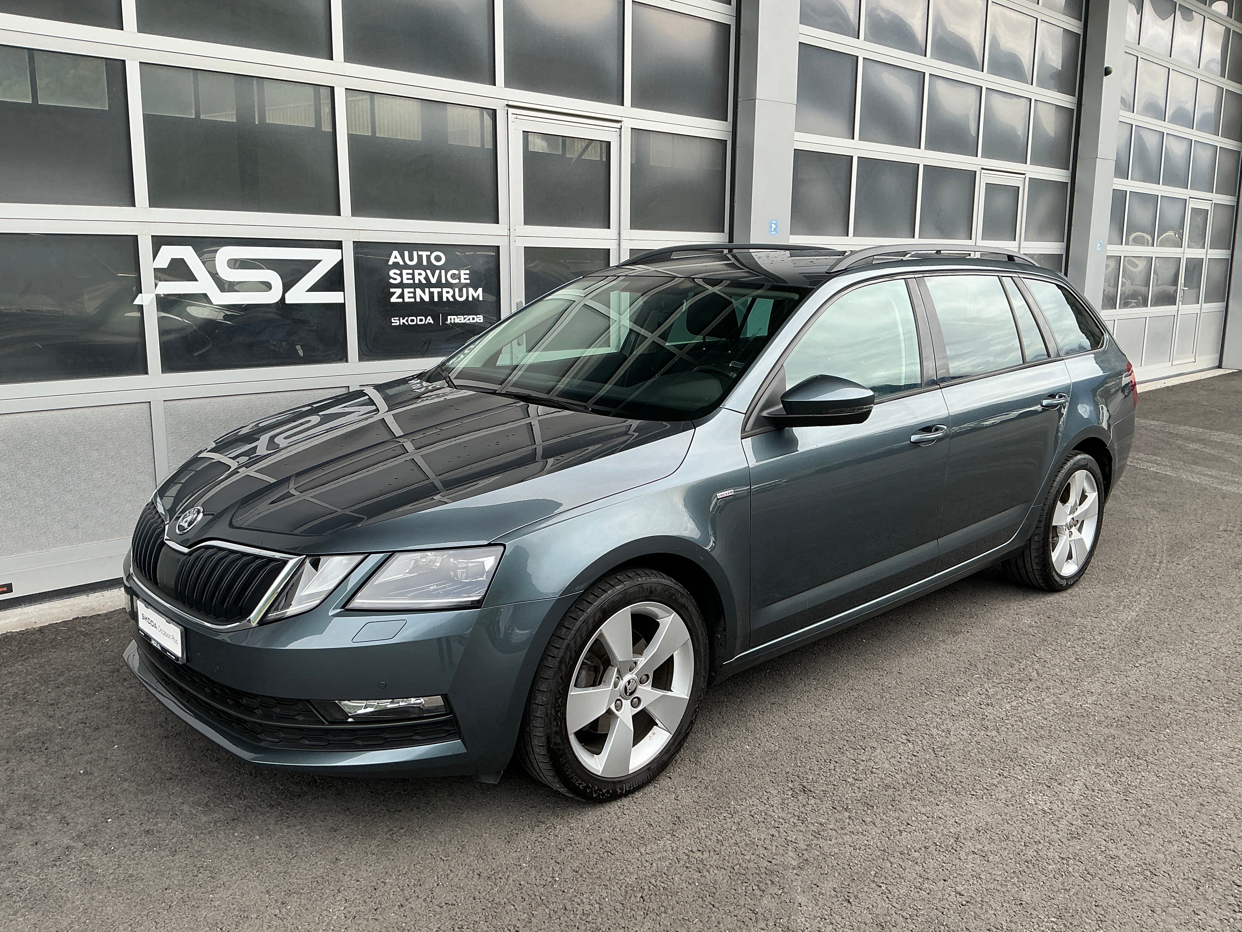 SKODA Octavia Combi 1.6 TDI 115 Clever 4x4 — slika 1