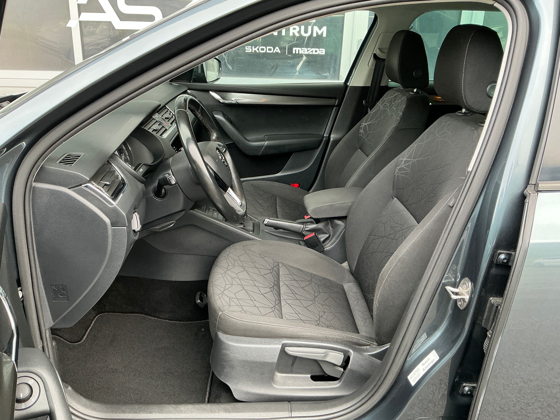 SKODA Octavia Combi 1.6 TDI 115 Clever 4x4-image-7