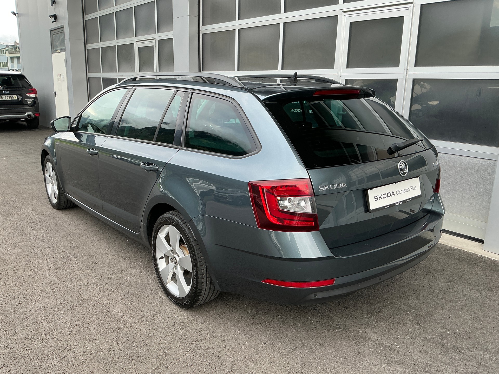 SKODA Octavia Combi 1.6 TDI 115 Clever 4x4-image-1