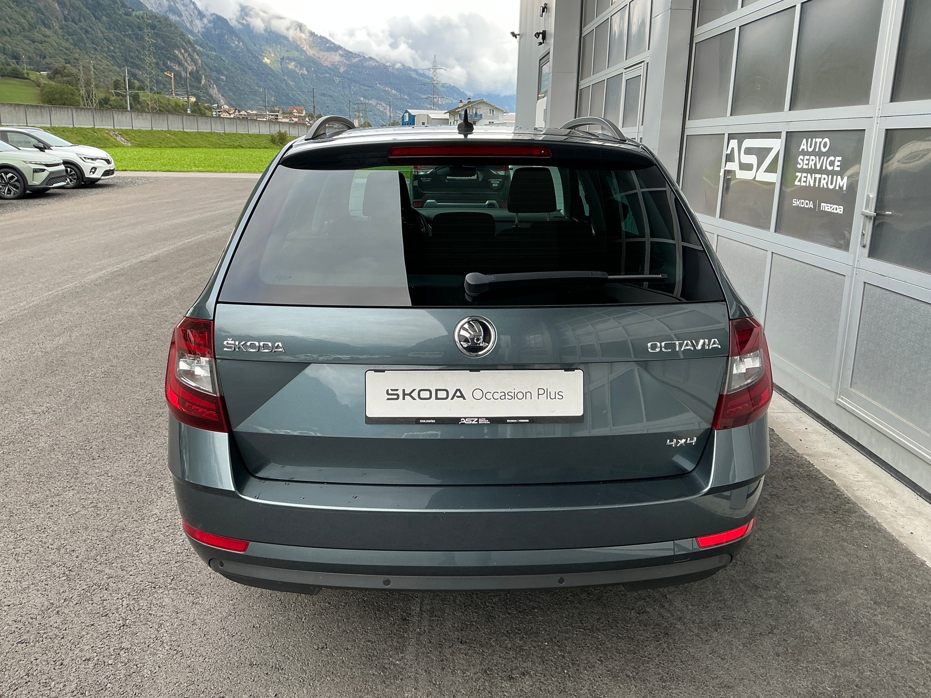 SKODA Octavia Combi 1.6 TDI 115 Clever 4x4-image-2
