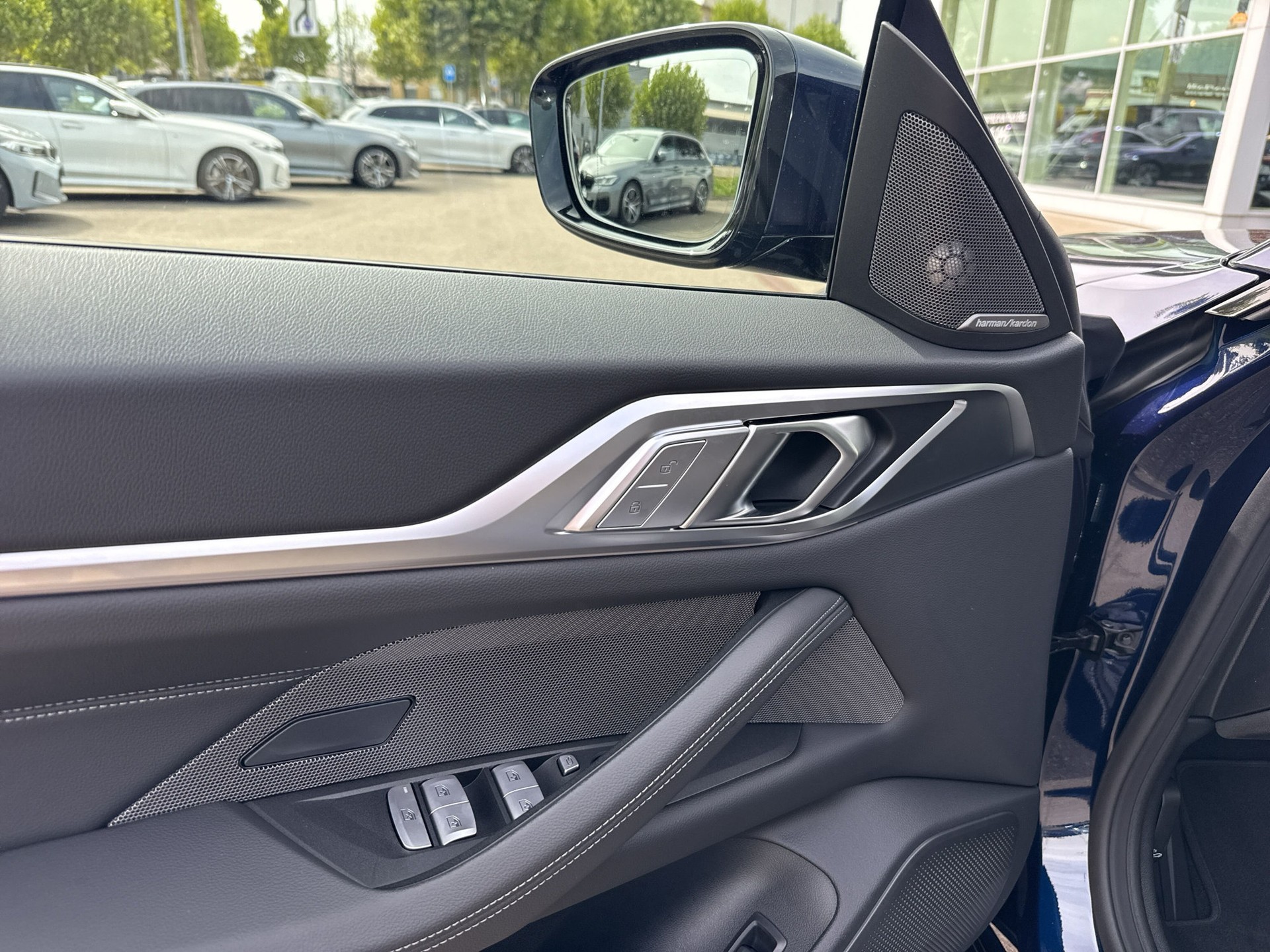 BMW i4 xDrive 40 M Sport Pro-image-16