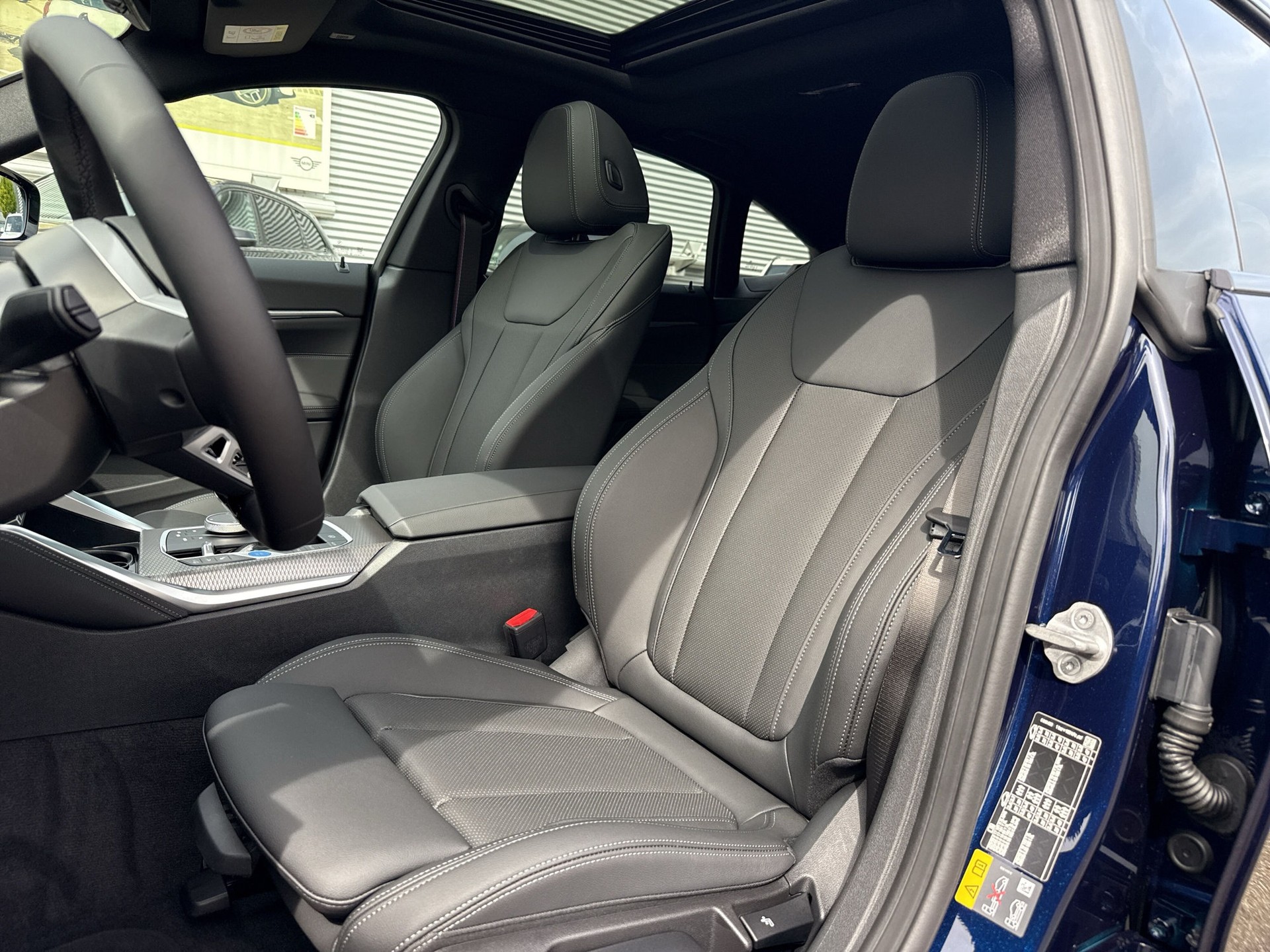 BMW i4 xDrive 40 M Sport Pro-image-9