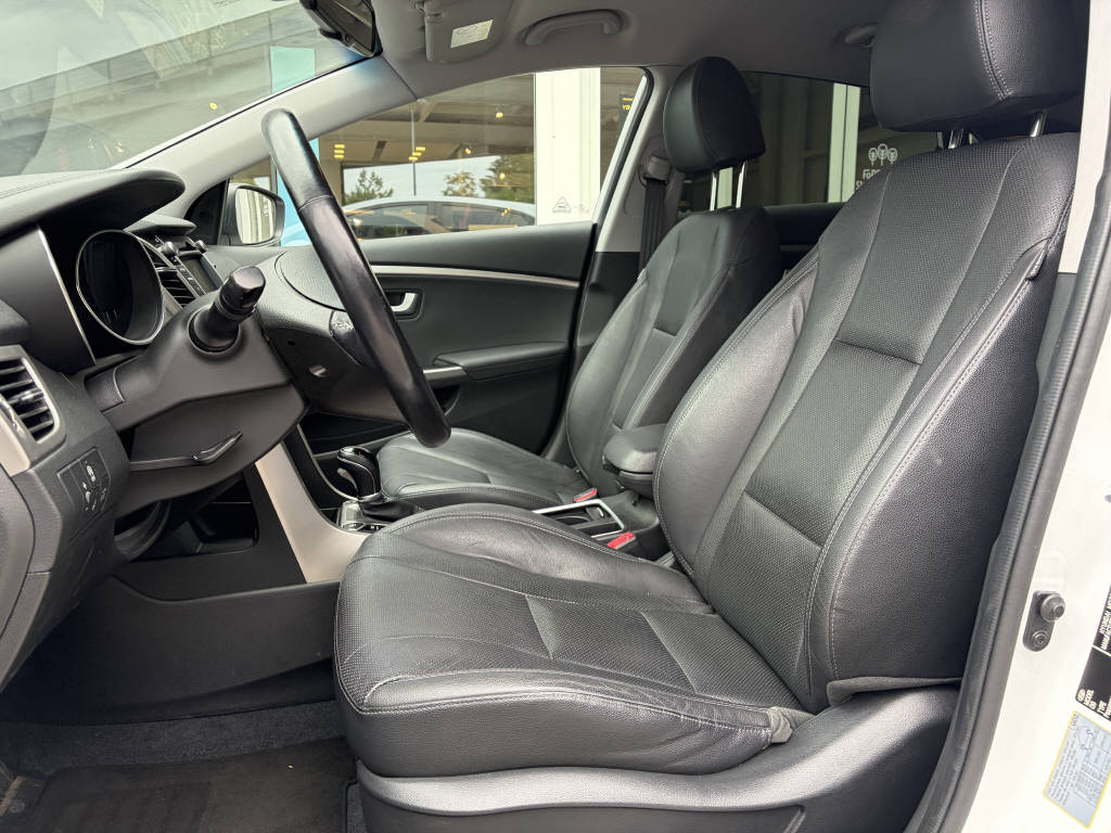 HYUNDAI i30 1.6 GDi Vertex-image-6