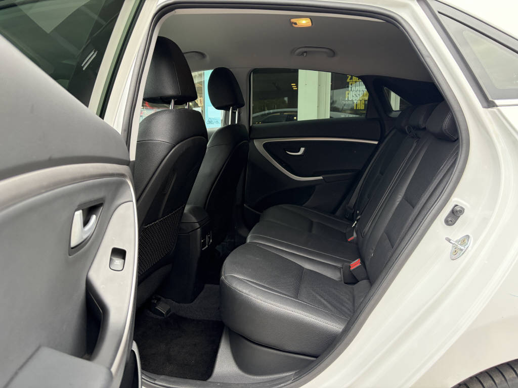 HYUNDAI i30 1.6 GDi Vertex-image-8