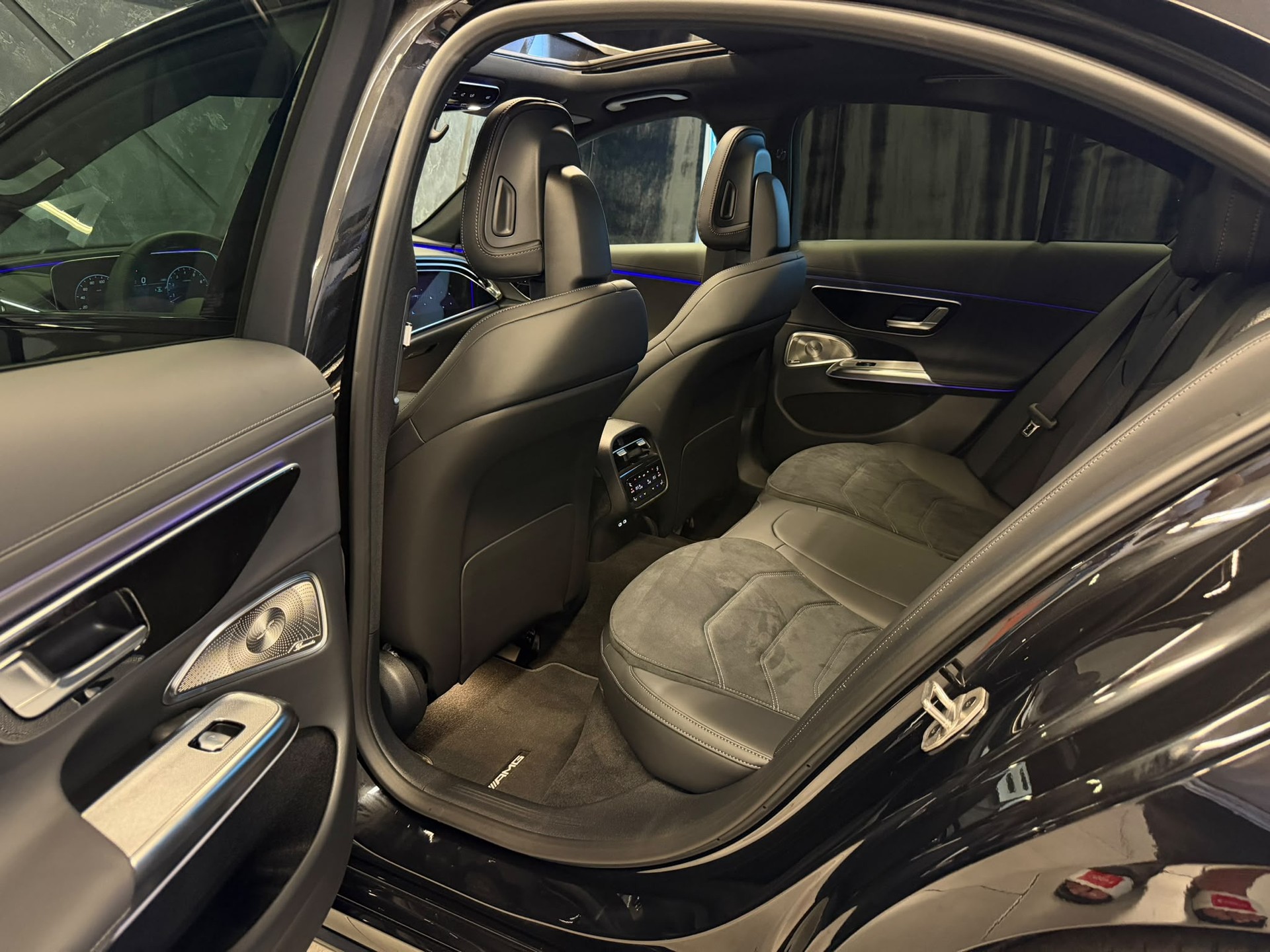 MERCEDES-BENZ E 200 9G-Tronic 4Matic-image-15