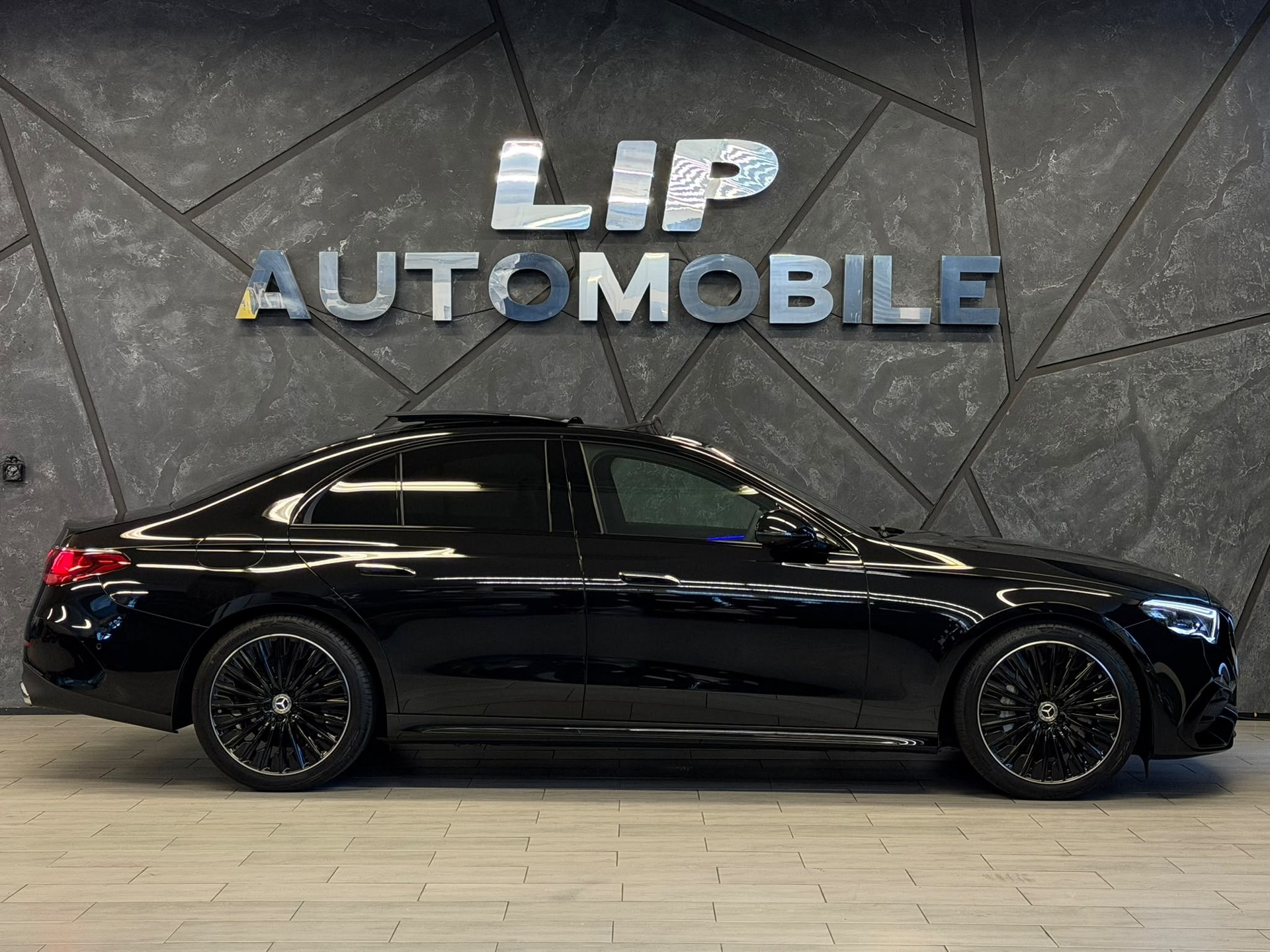 MERCEDES-BENZ E 200 9G-Tronic 4Matic-image-4