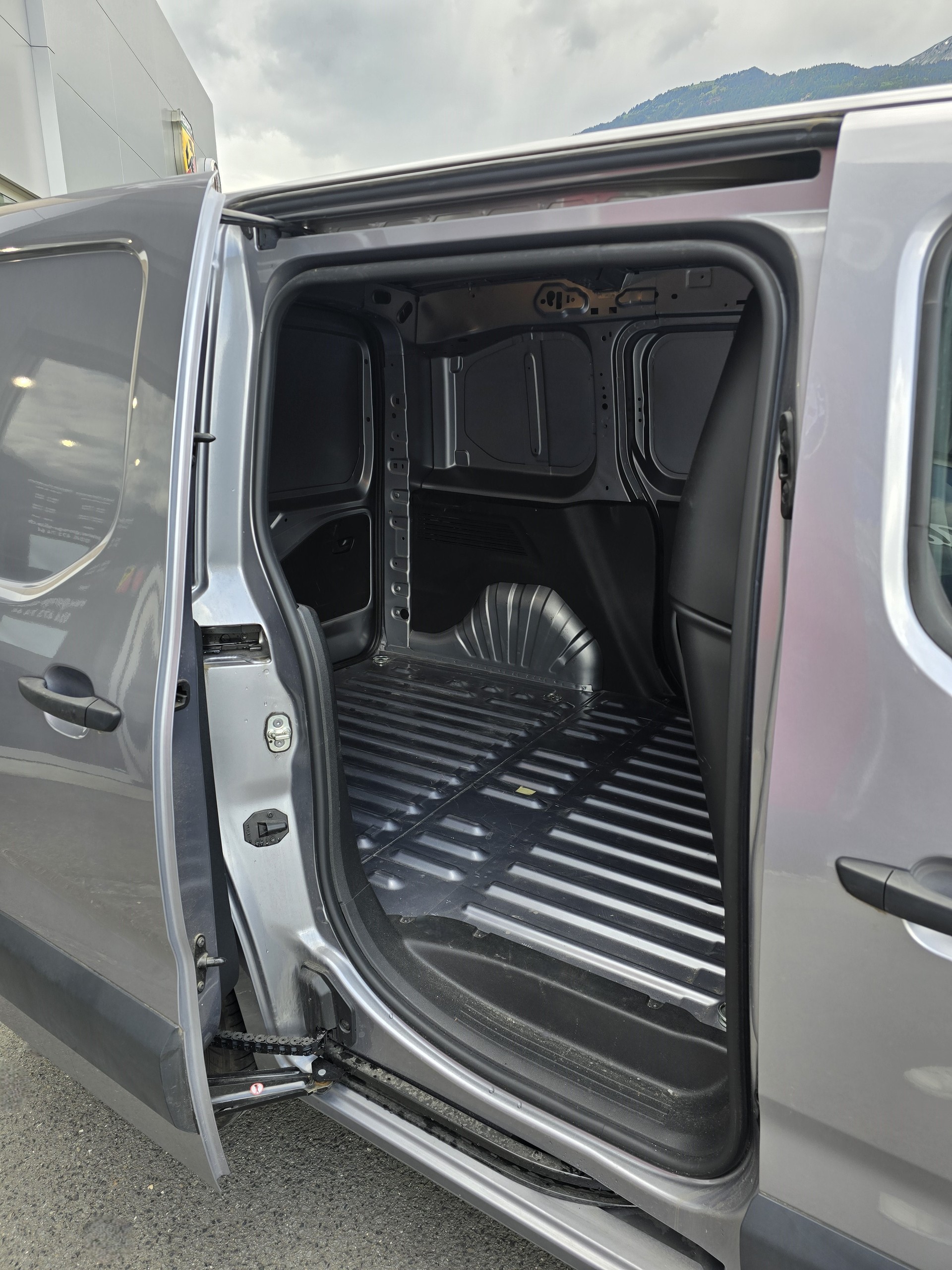 FIAT E-Doblo L1 50kWh 800kg Launch Edition-image-8