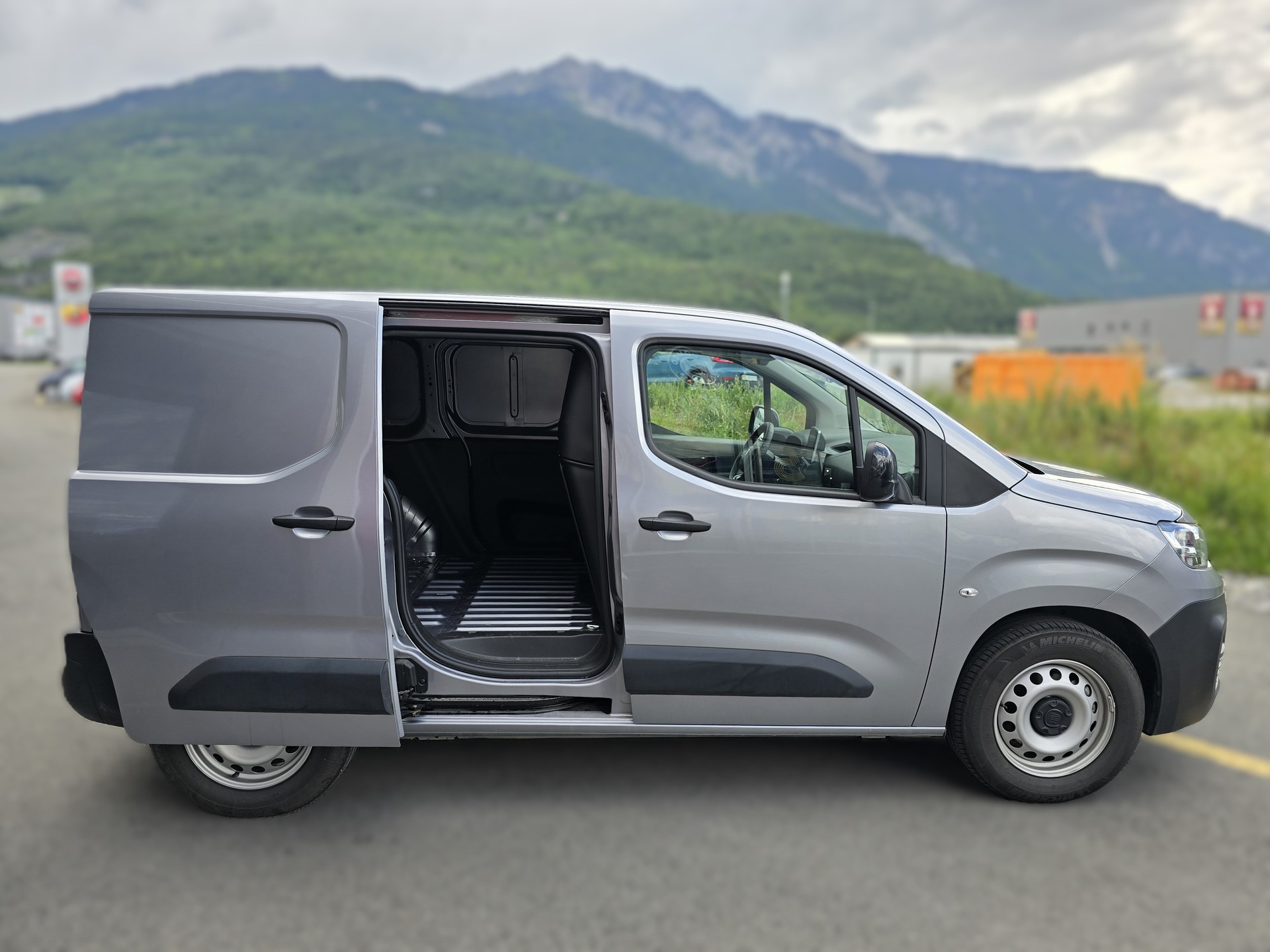 FIAT E-Doblo L1 50kWh 800kg Launch Edition-image-9